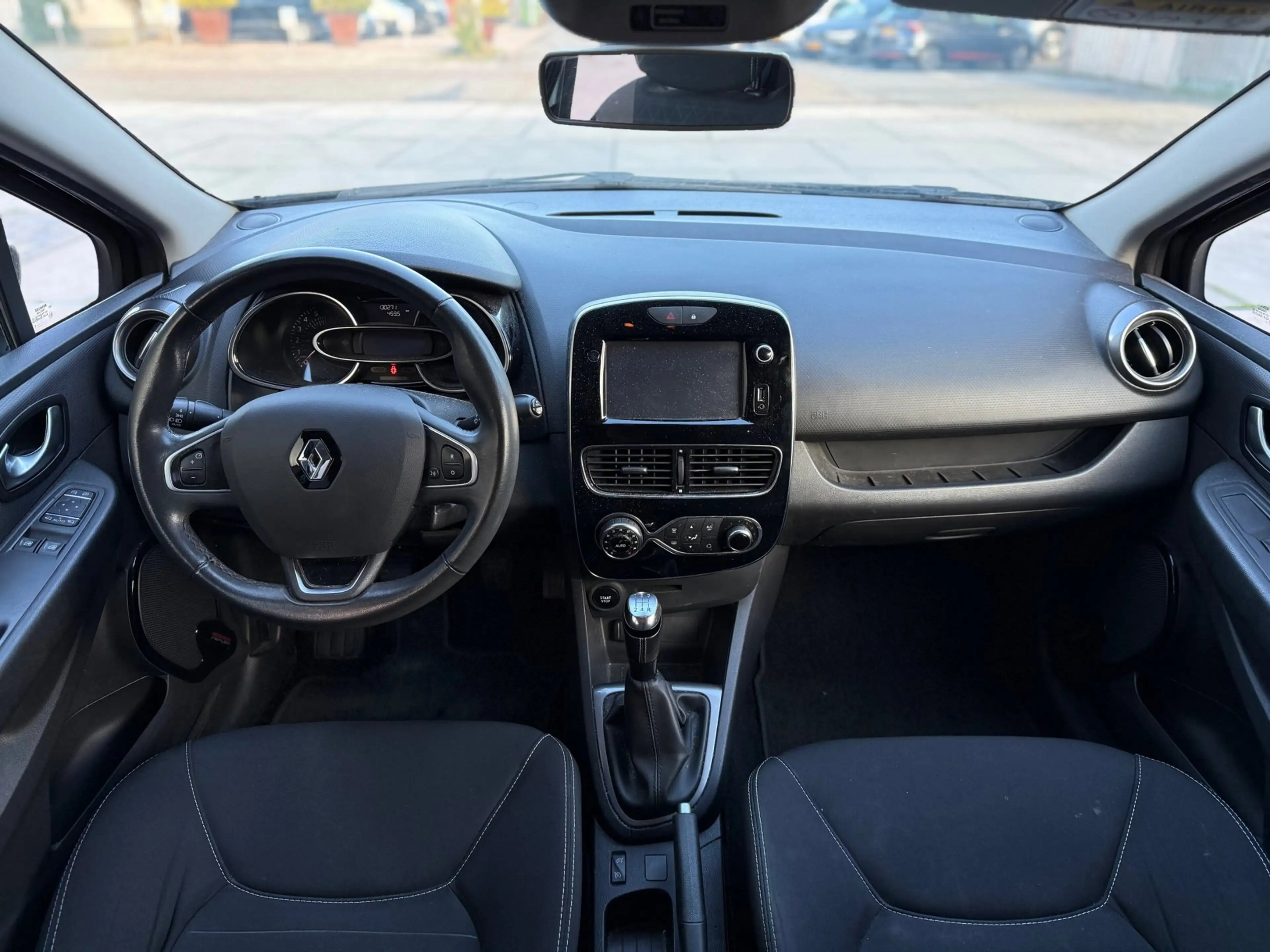 Renault Clio Estate 0.9 TCe Intens — photo 11