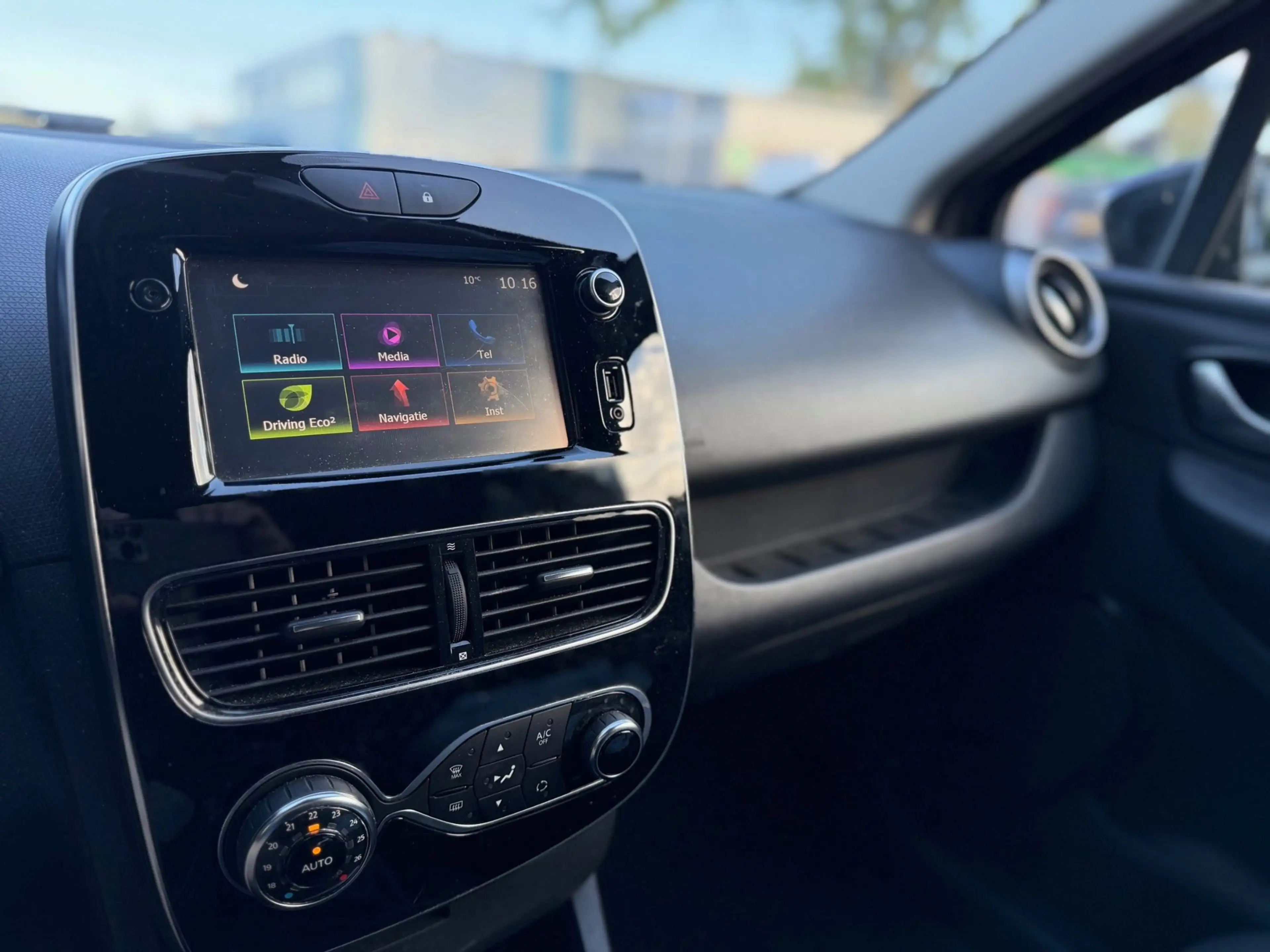 Renault Clio Estate 0.9 TCe Intens — photo 17
