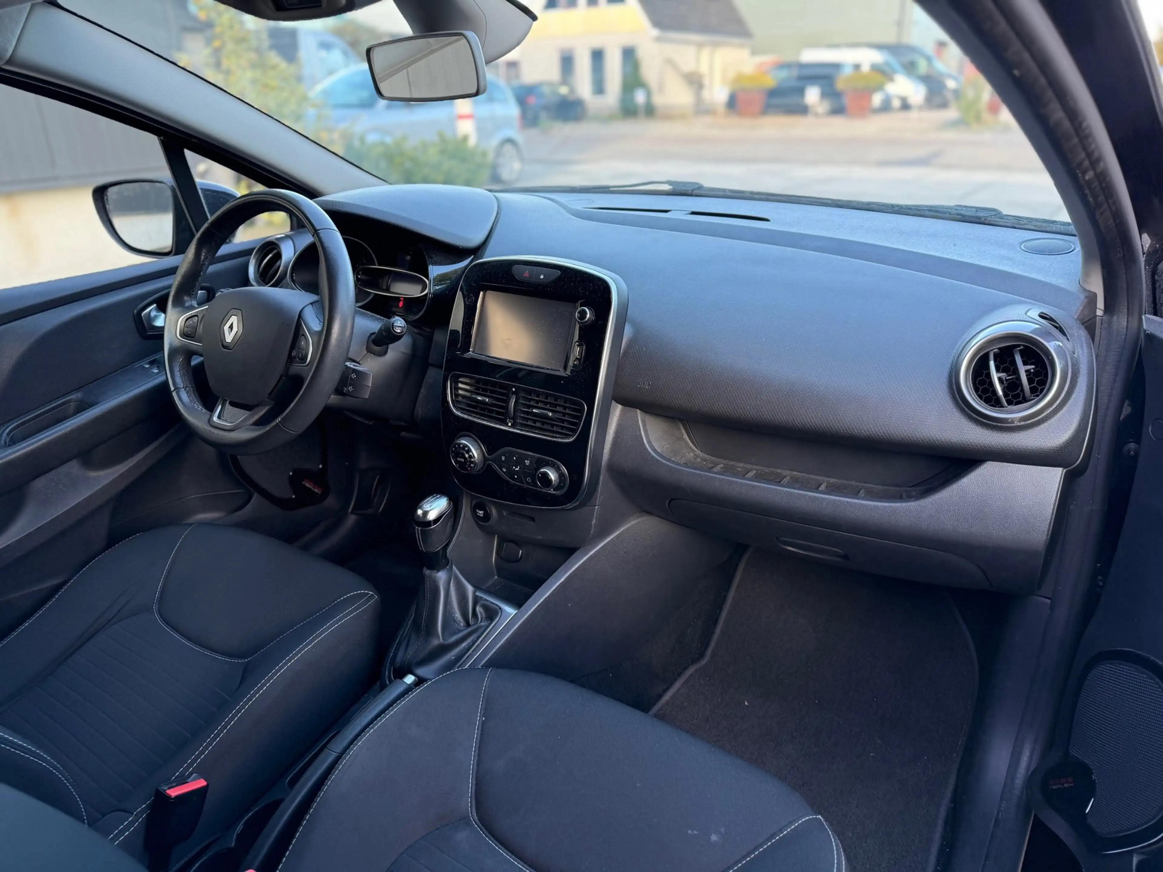 Renault Clio Estate 0.9 TCe Intens — photo 12