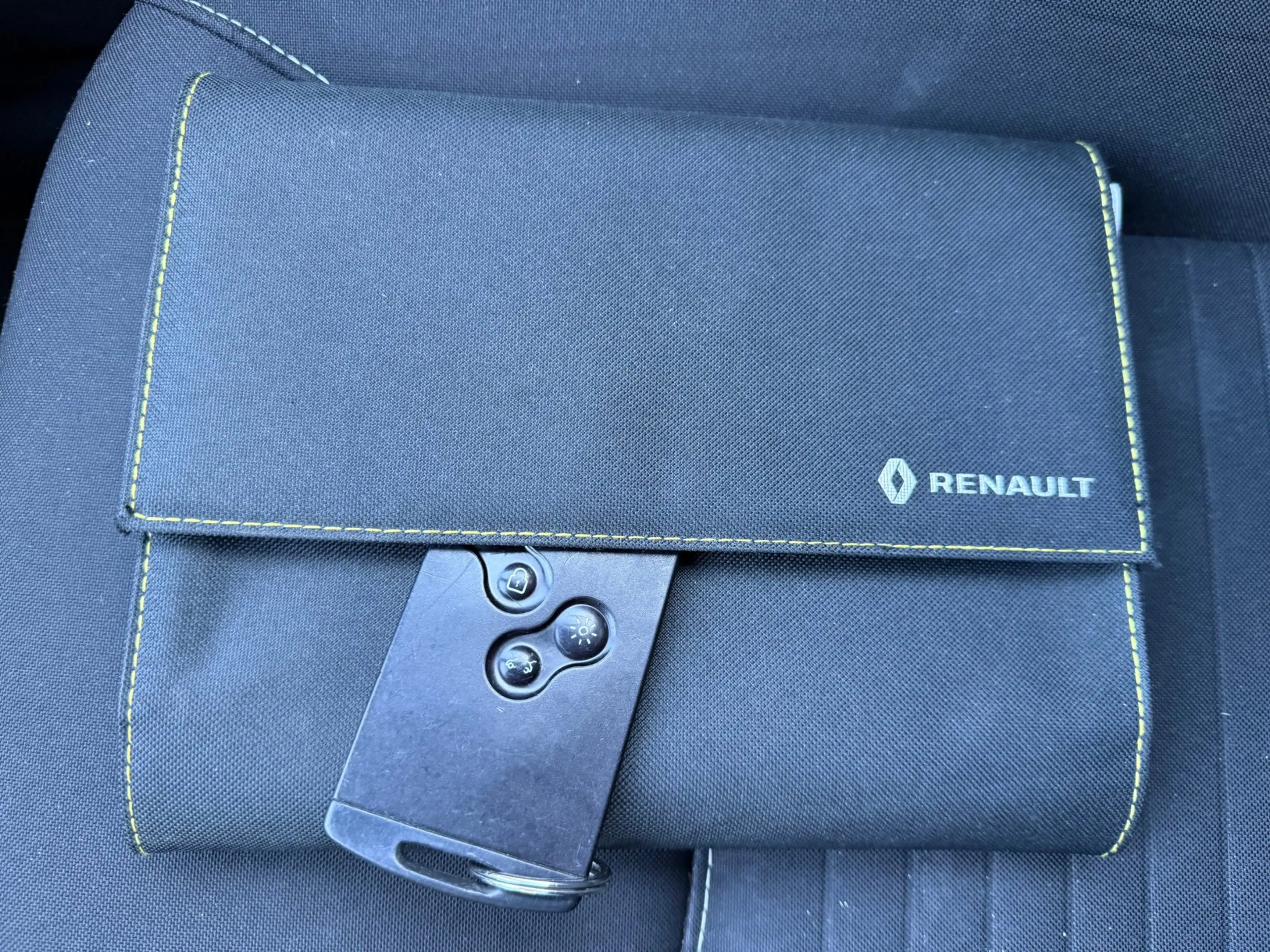 Renault Clio Estate 0.9 TCe Intens — photo 18