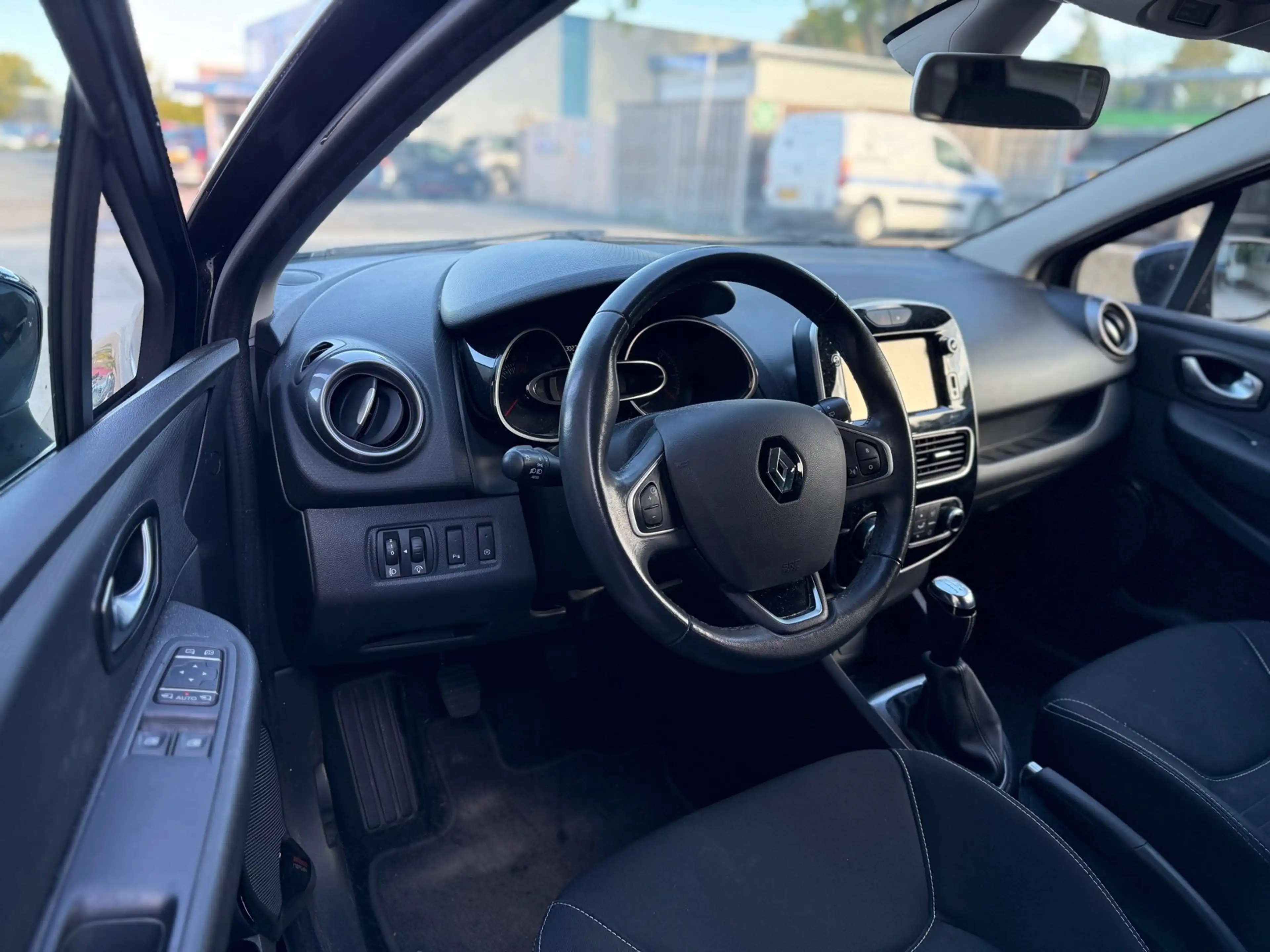 Renault Clio Estate 0.9 TCe Intens — photo 10