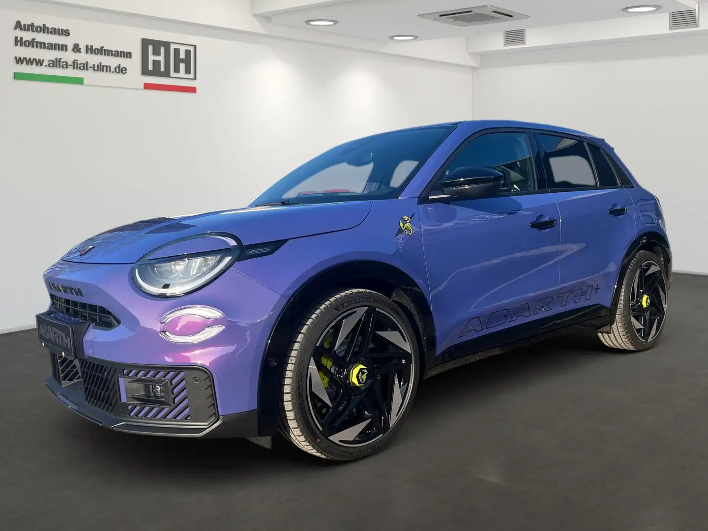 Abarth 600e Scorpionissima Burdeos - 1