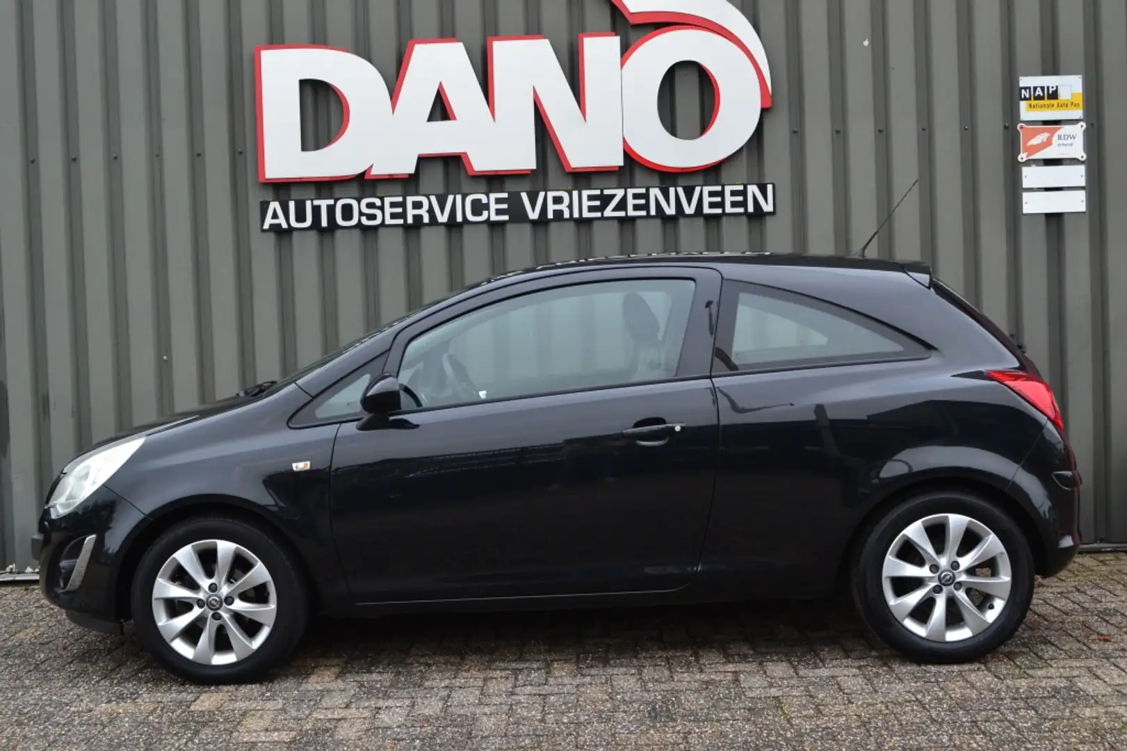 Opel Corsa 1.2 Anniversary Edition LPG Airco/Cruise/Leer Negro - 2