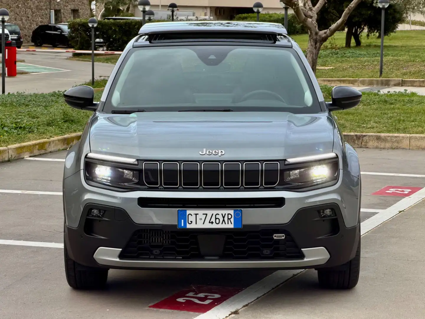 Jeep Avenger 100CV SUMMIT+TETTO APRIBILE+18'+RCAM+LED+PELLE Gris - 2