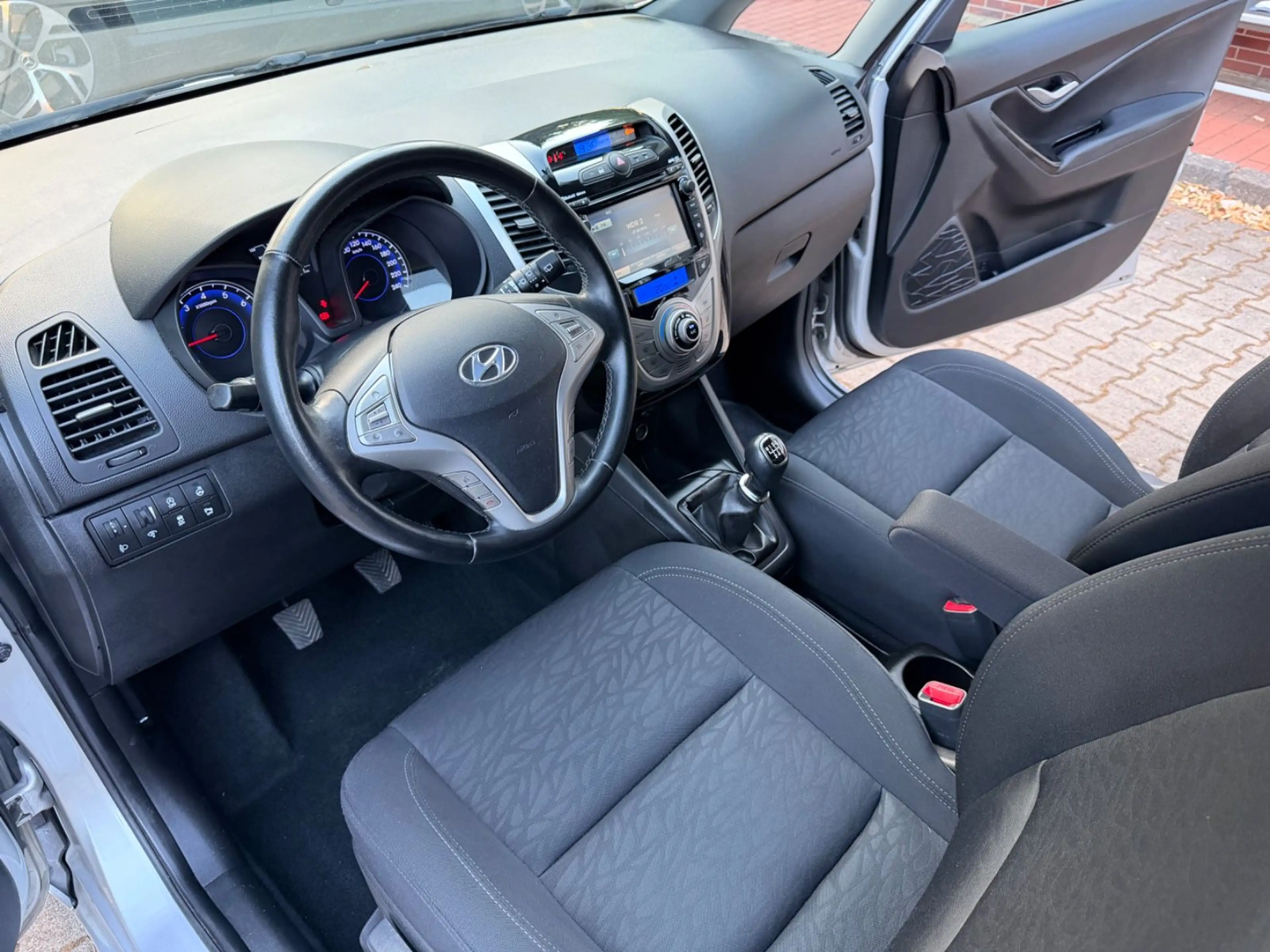 Hyundai iX20 blue Space Plus/1.Hand/Kamera/Garantie/ — photo 14