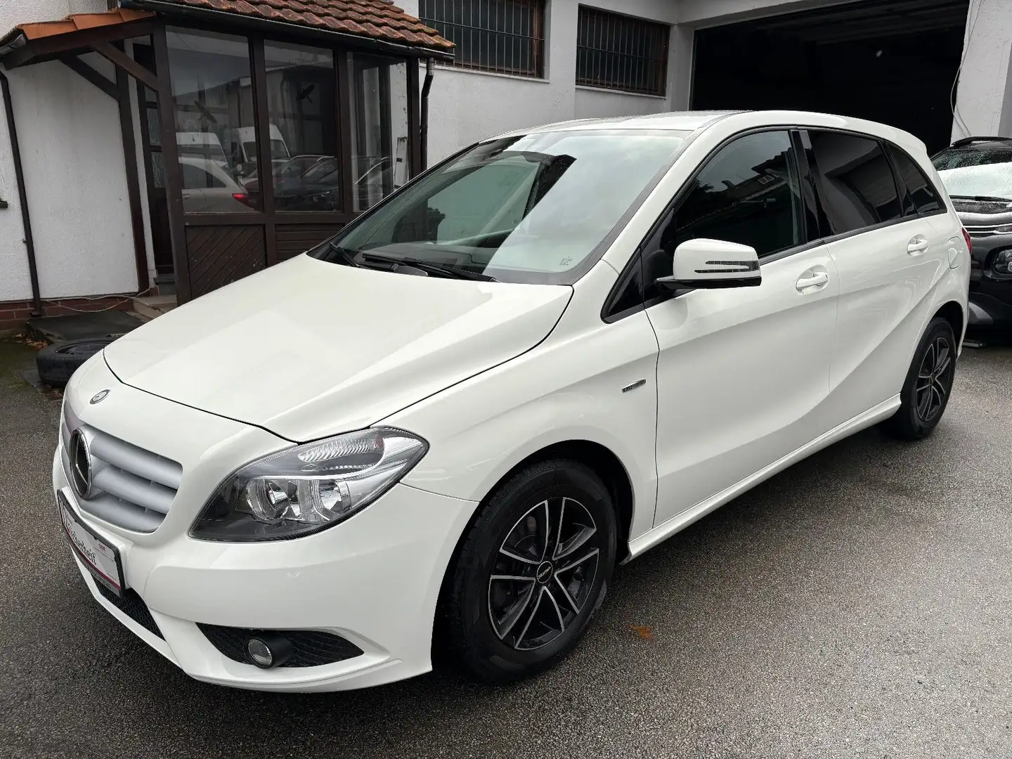 Mercedes-Benz B 180 1.6 BlueEfficiency - KLIMA ALU 1.HAND Weiß - 1
