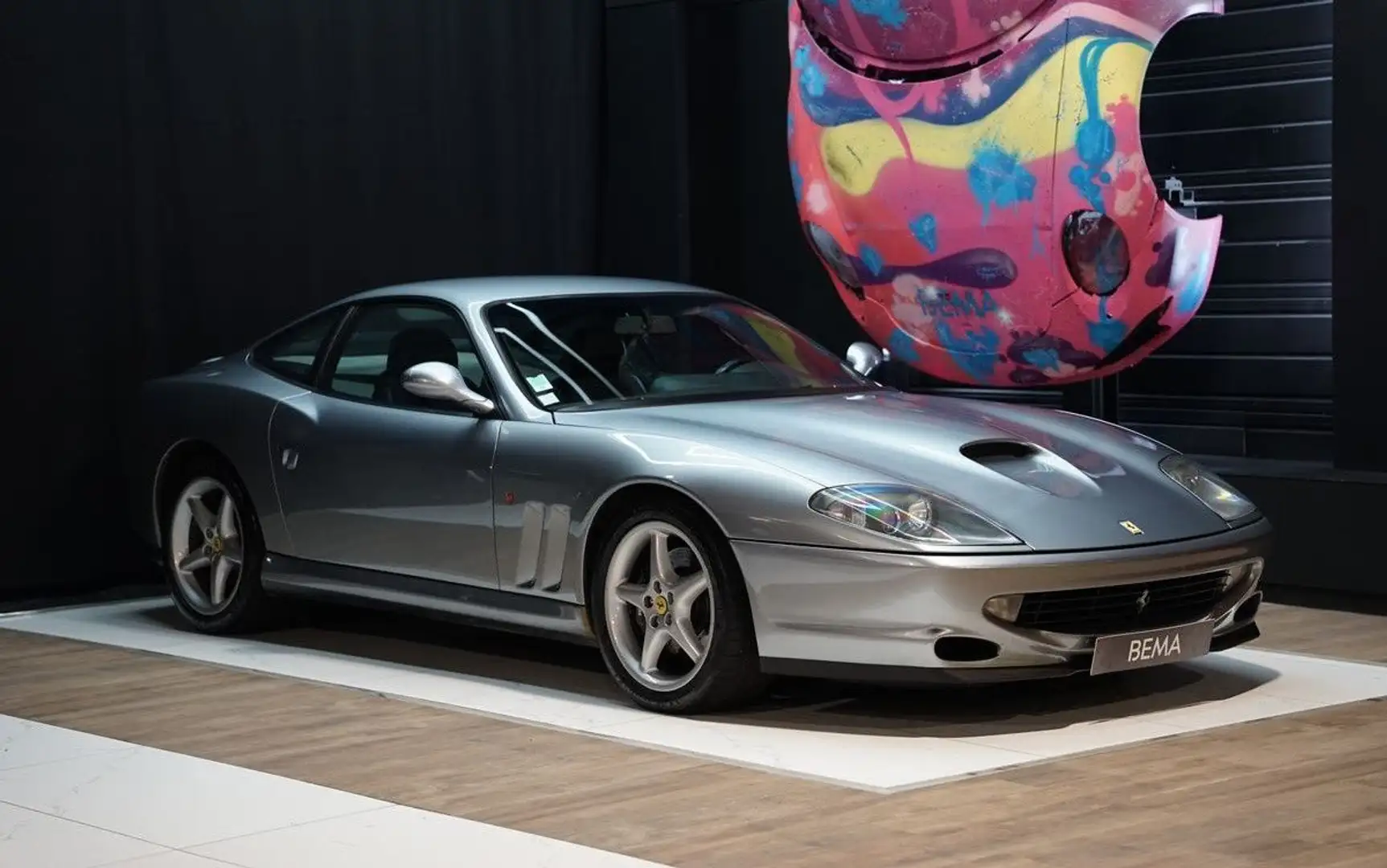 Ferrari 550 V12 485cv | Grigio Titanio Intérieur Blu Scuro Sièges électriques À partir de 1349-mois Grau - 1
