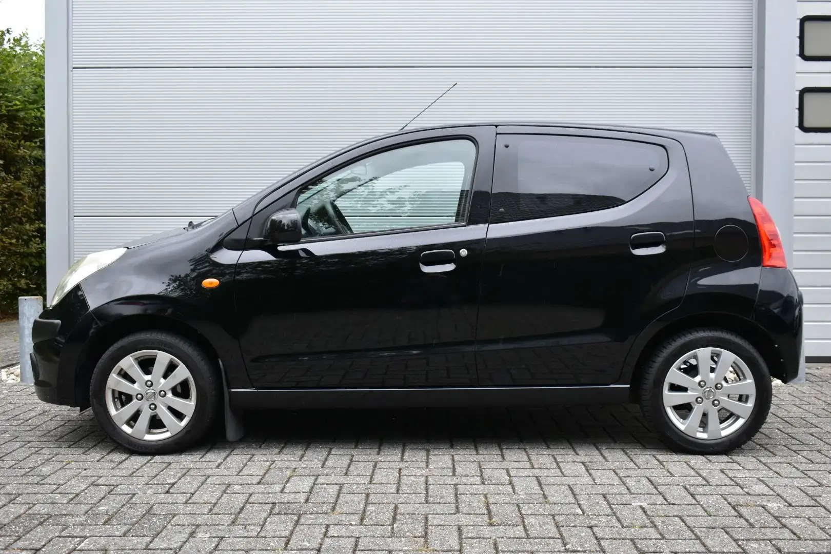 Nissan Pixo 1.0 Look Limited Zwart - 2