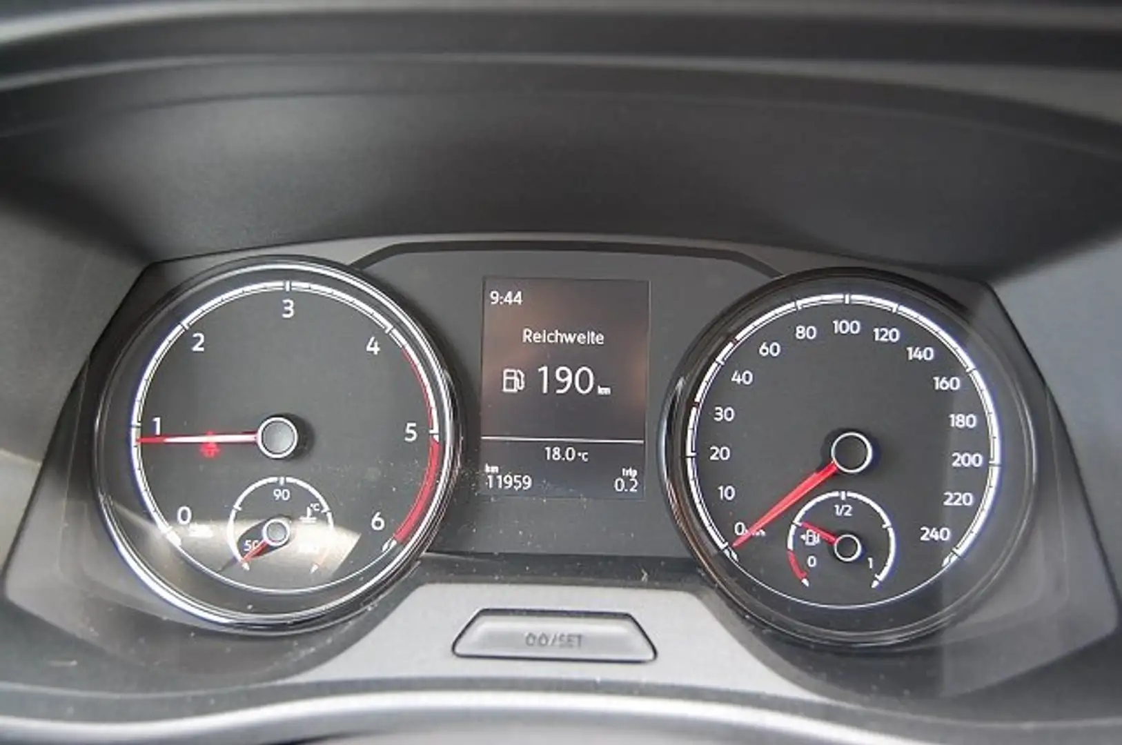 Volkswagen T6.1 Transporter Kombi 9-Sitzer Grau - 2