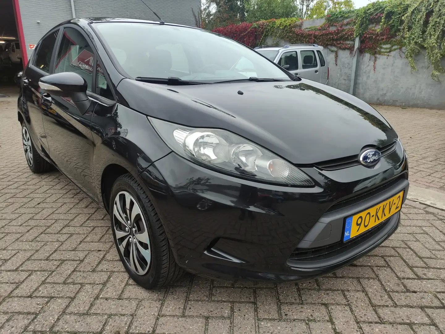 Ford Fiesta 1.25 60pk Limited, nieuwe APK 13-10-2026 Noir - 1
