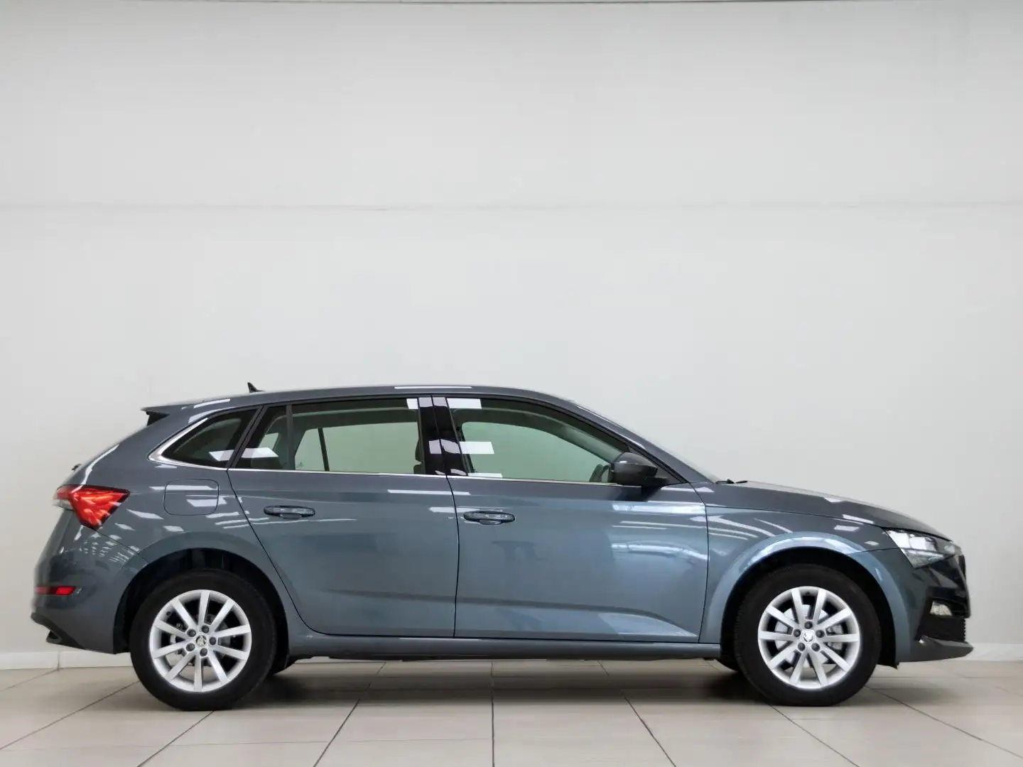 Skoda Scala 1.0 TSI Ambition DSG 81kW Gris - 2