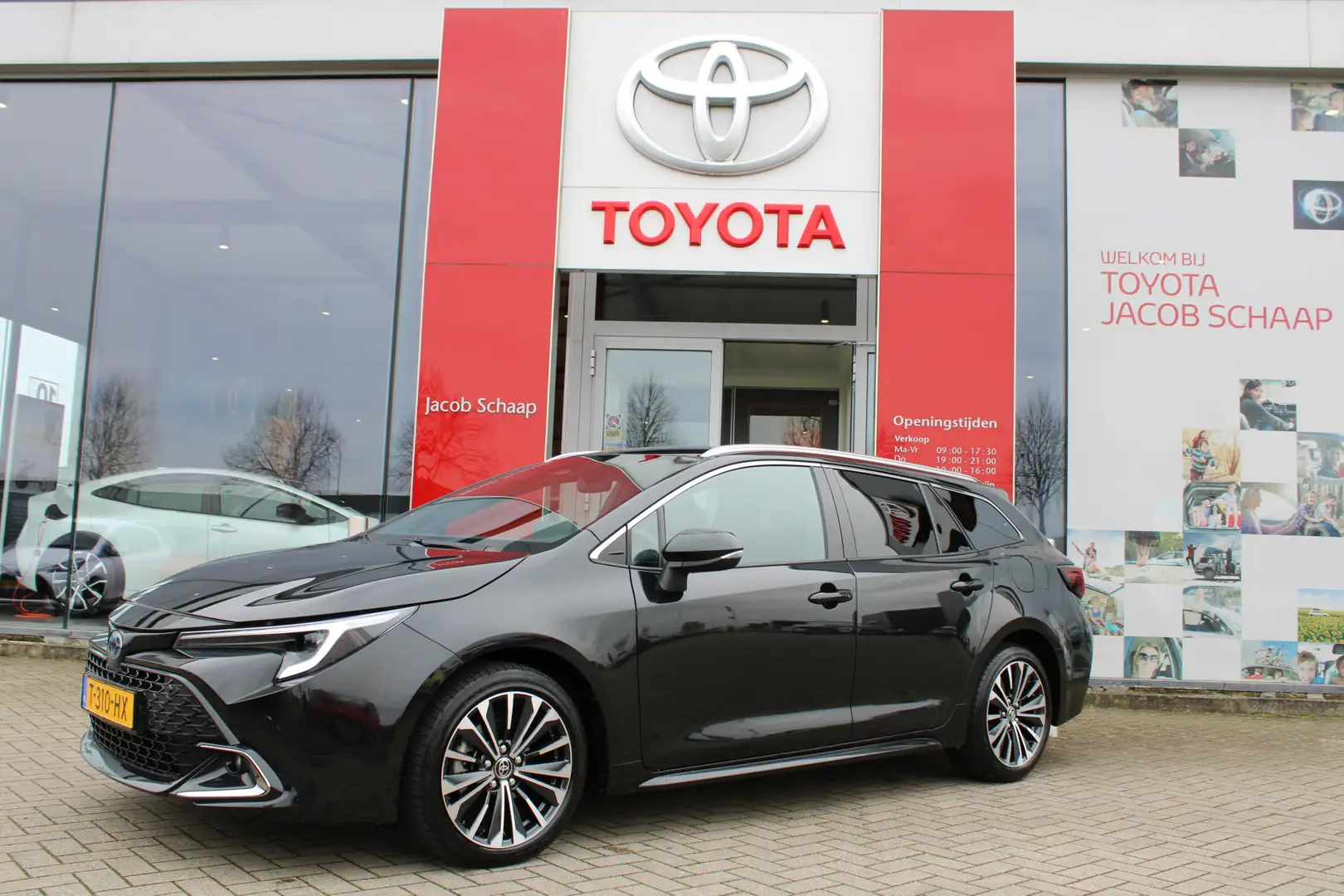 Toyota Corolla Touring Sports 1.8 Hybrid First Edition Automaat 1 Noir - 1