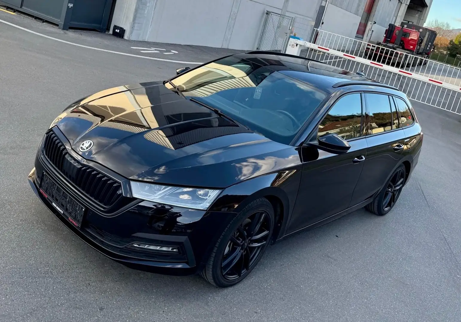 Skoda Octavia Style 4x4 Schwarz - 2