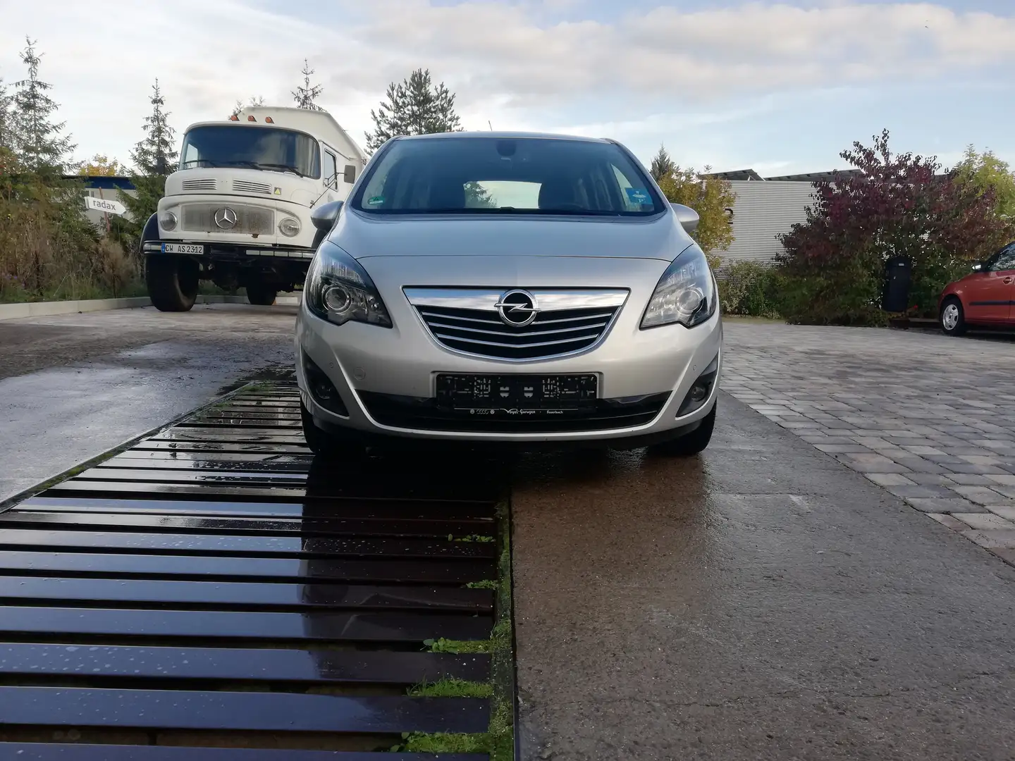 Opel Meriva Innovation B / KLIMA / TÜV 04-2026 / 2 HAND Silber - 1