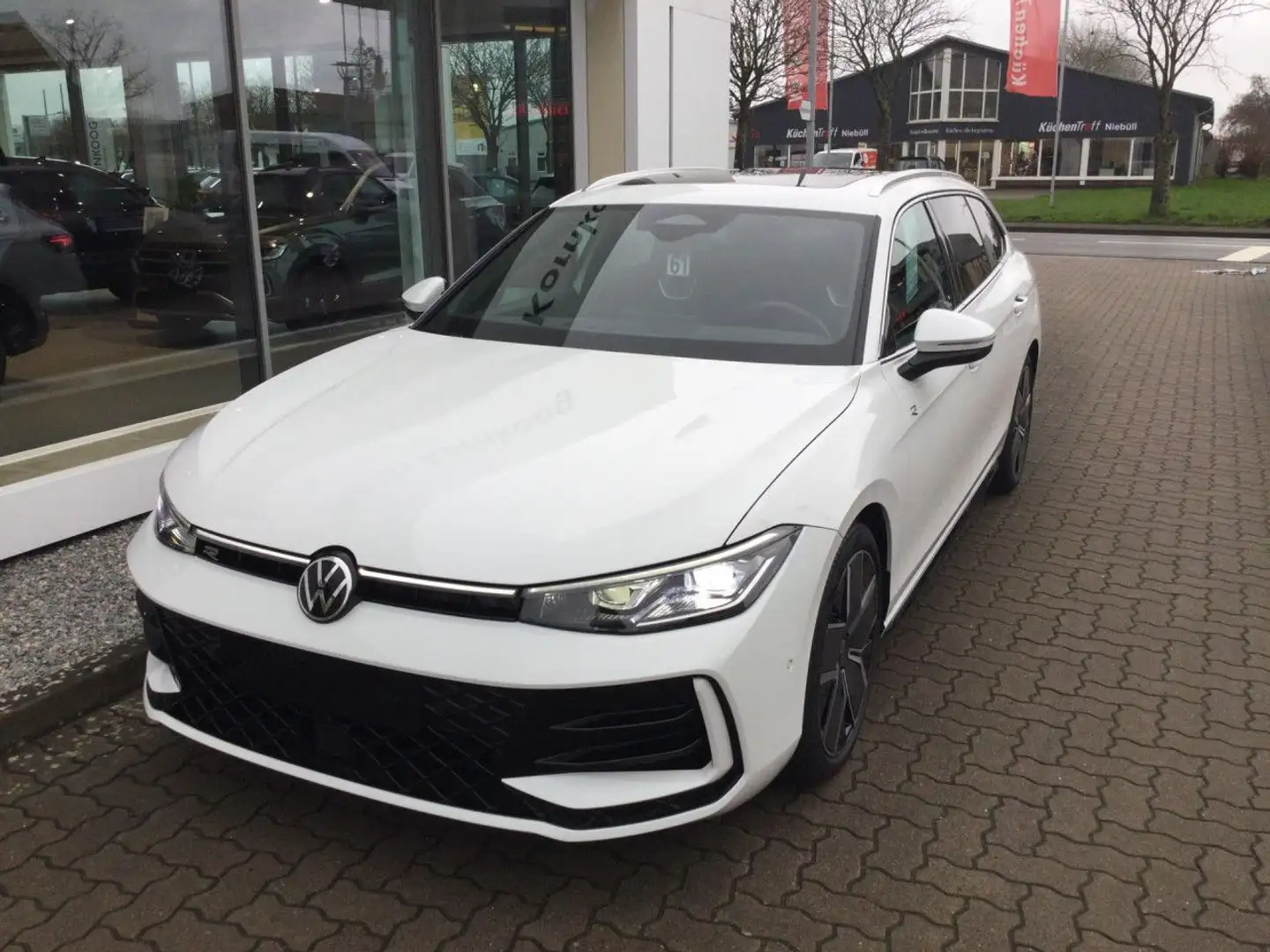 Volkswagen Passat Variant 1.5 eTSI DSG R-Line LED NAVI APP AC Weiß - 2