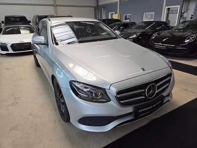 Mercedes-Benz E view 7