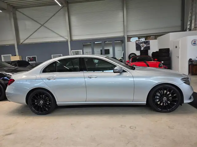 Mercedes-Benz E view 9