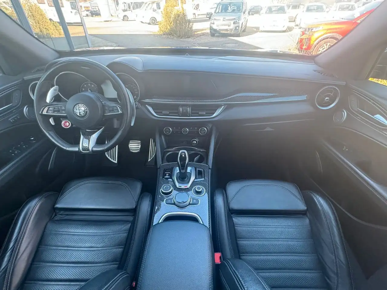 Alfa Romeo Stelvio 2023 — фото 12