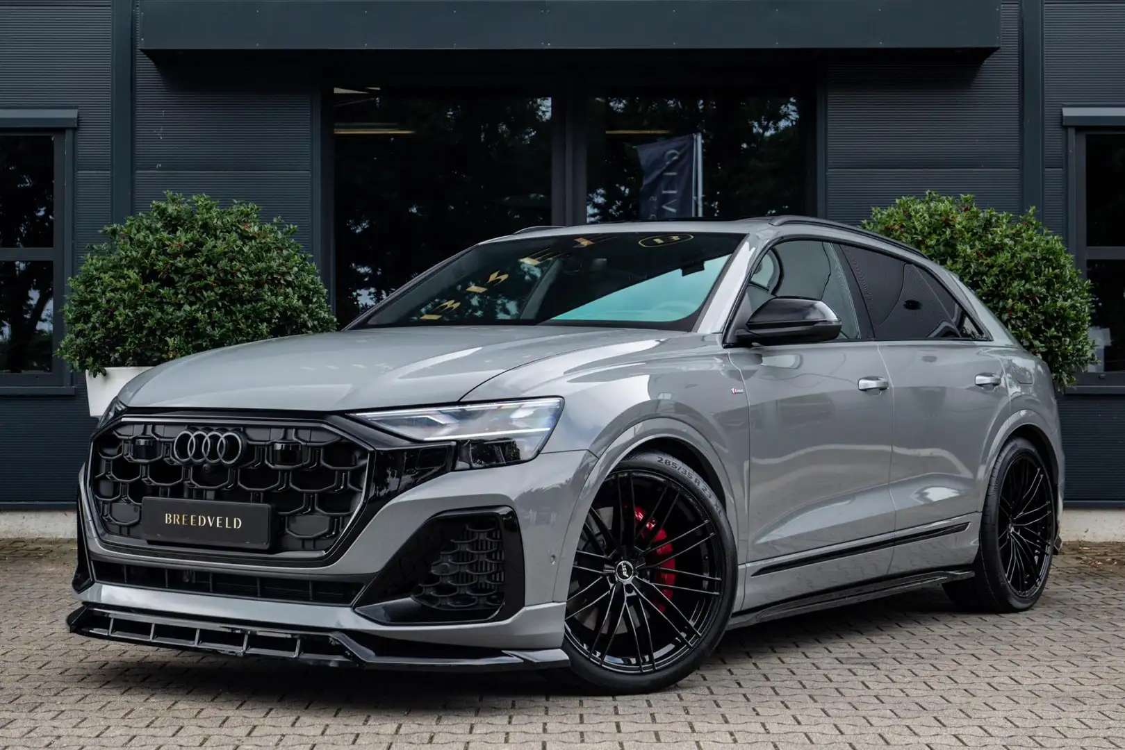 Audi Q8 60 TFSI e Competition 490pk, Nardo, Full-options 2 Grijs - 1