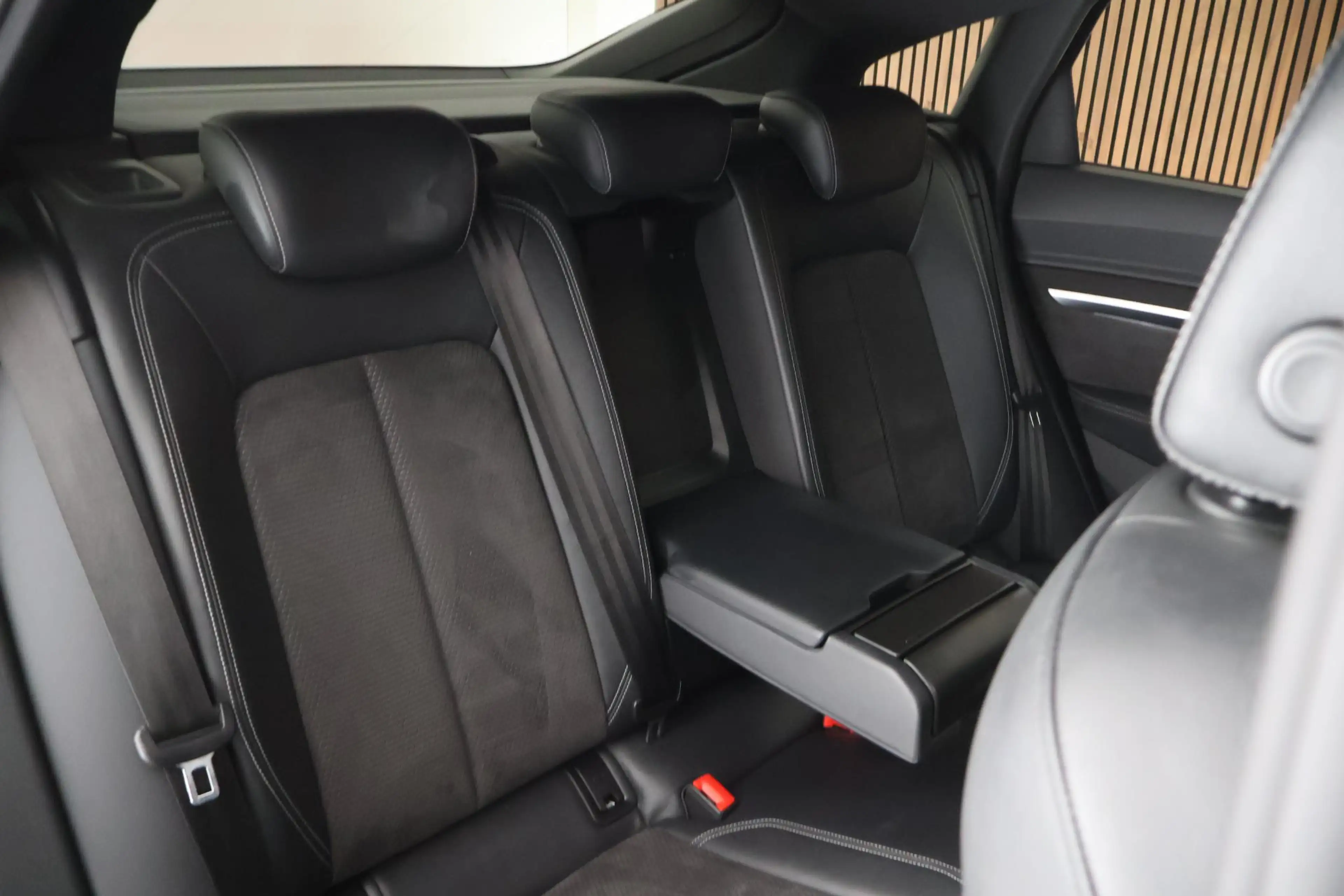 Audi e-tron Sportback 50 313pk quattro S edition 71 kWh SOH 98 — photo 32