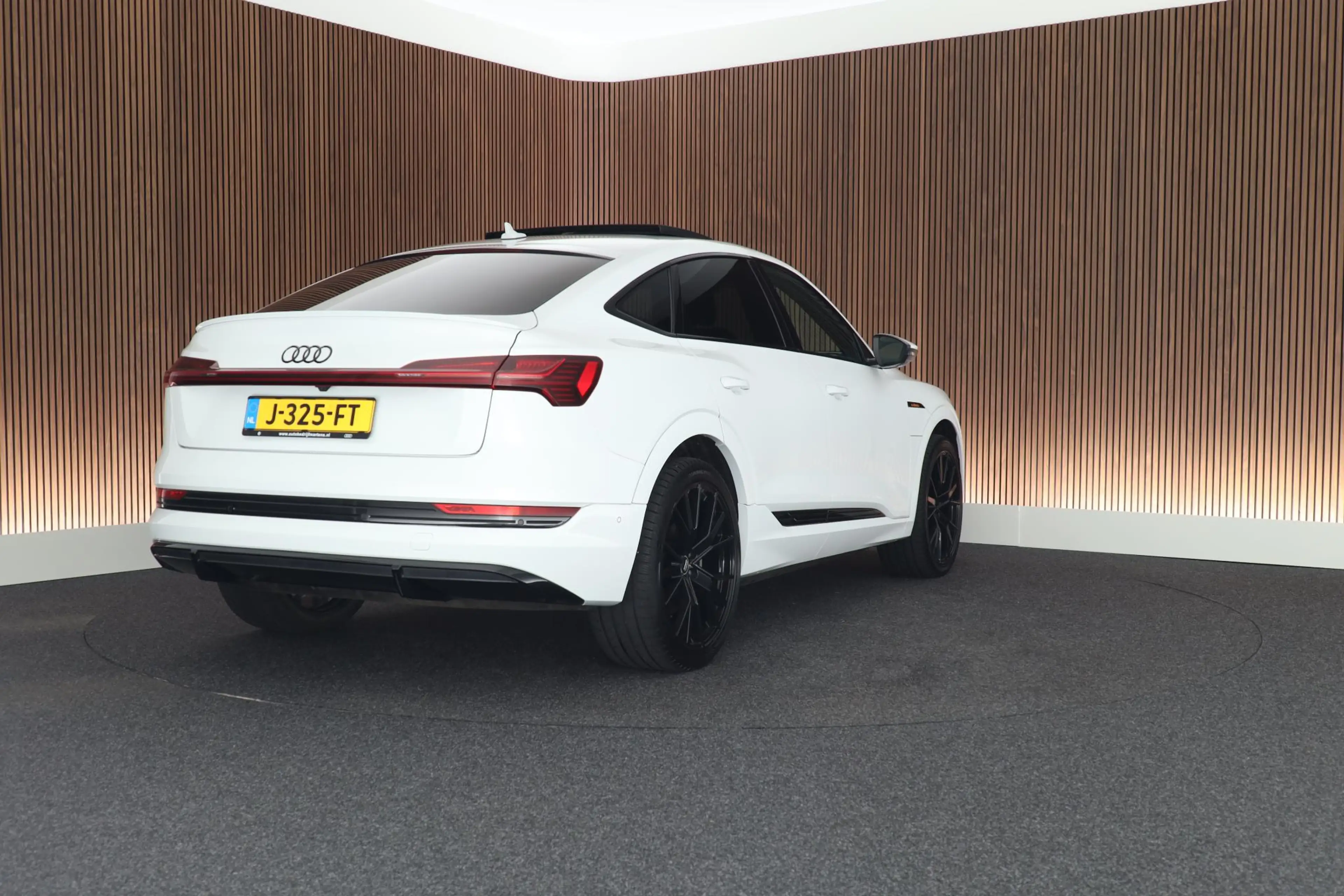 Audi e-tron Sportback 50 313pk quattro S edition 71 kWh SOH 98 — photo 10