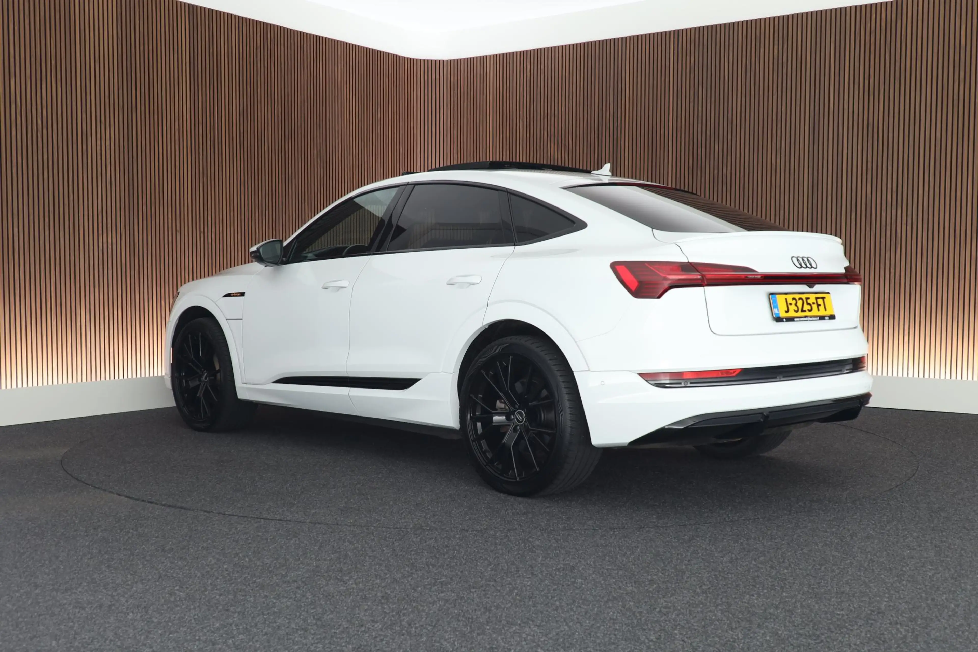 Audi e-tron Sportback 50 313pk quattro S edition 71 kWh SOH 98 — photo 9