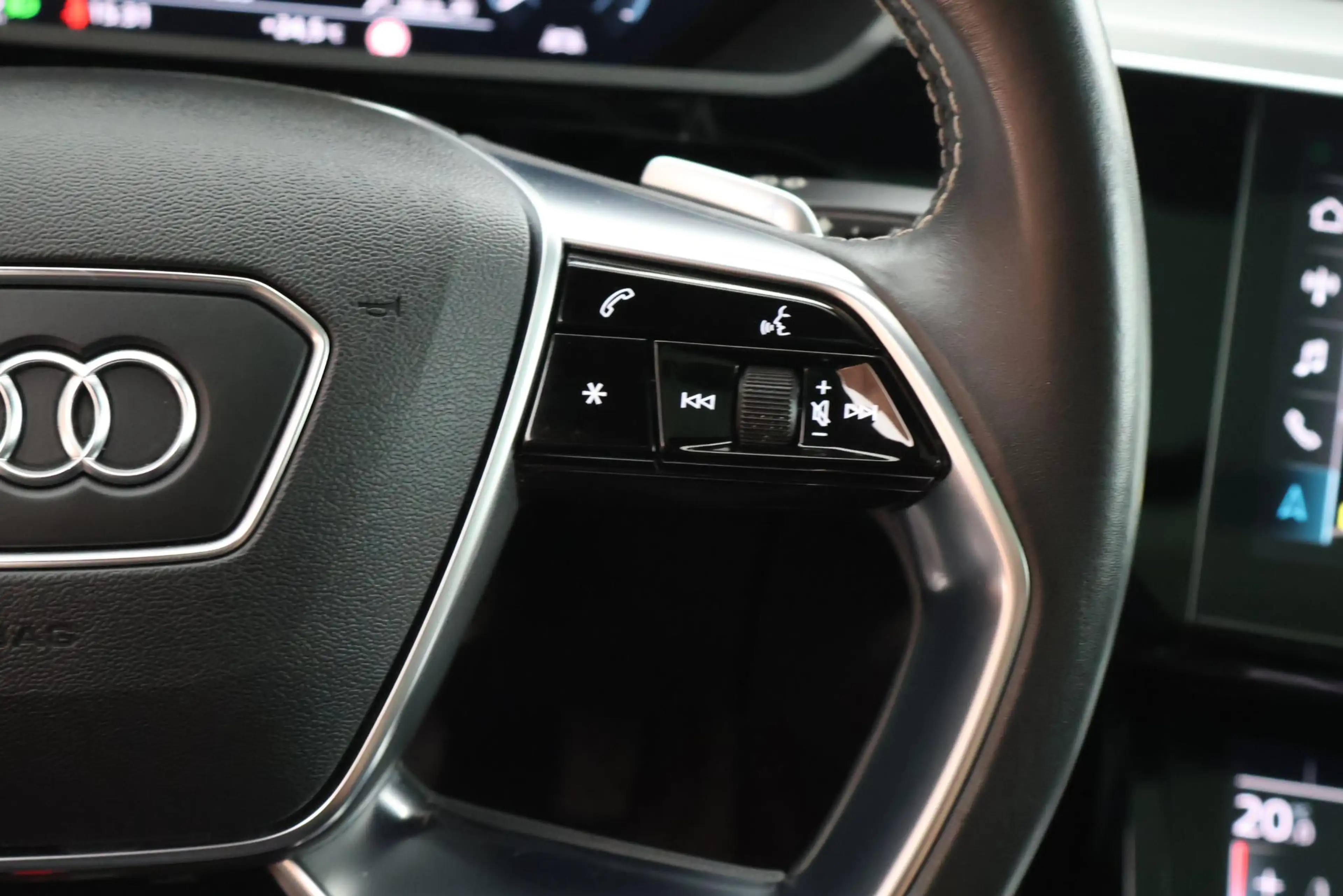 Audi e-tron Sportback 50 313pk quattro S edition 71 kWh SOH 98 — photo 21