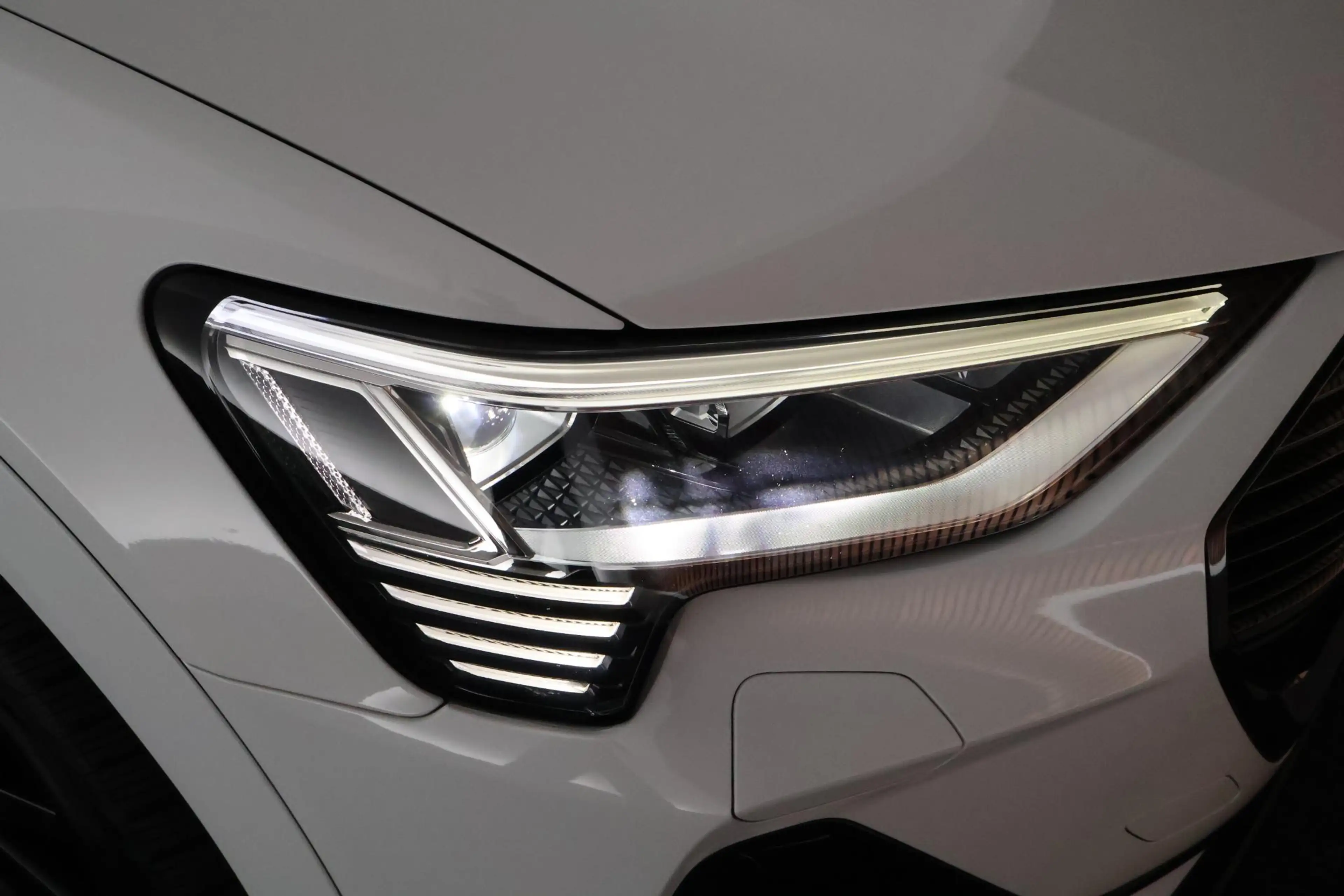 Audi e-tron Sportback 50 313pk quattro S edition 71 kWh SOH 98 — photo 38