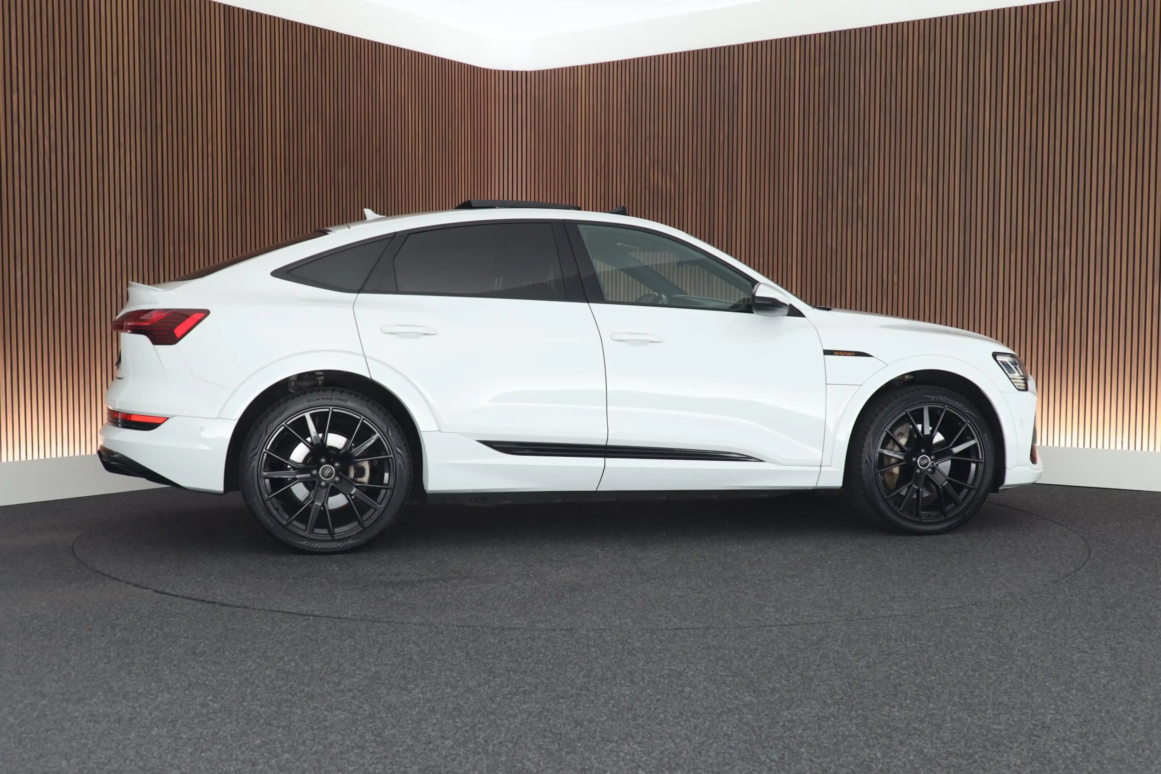 Audi e-tron Sportback 50 313pk quattro S edition 71 kWh SOH 98 — photo 11