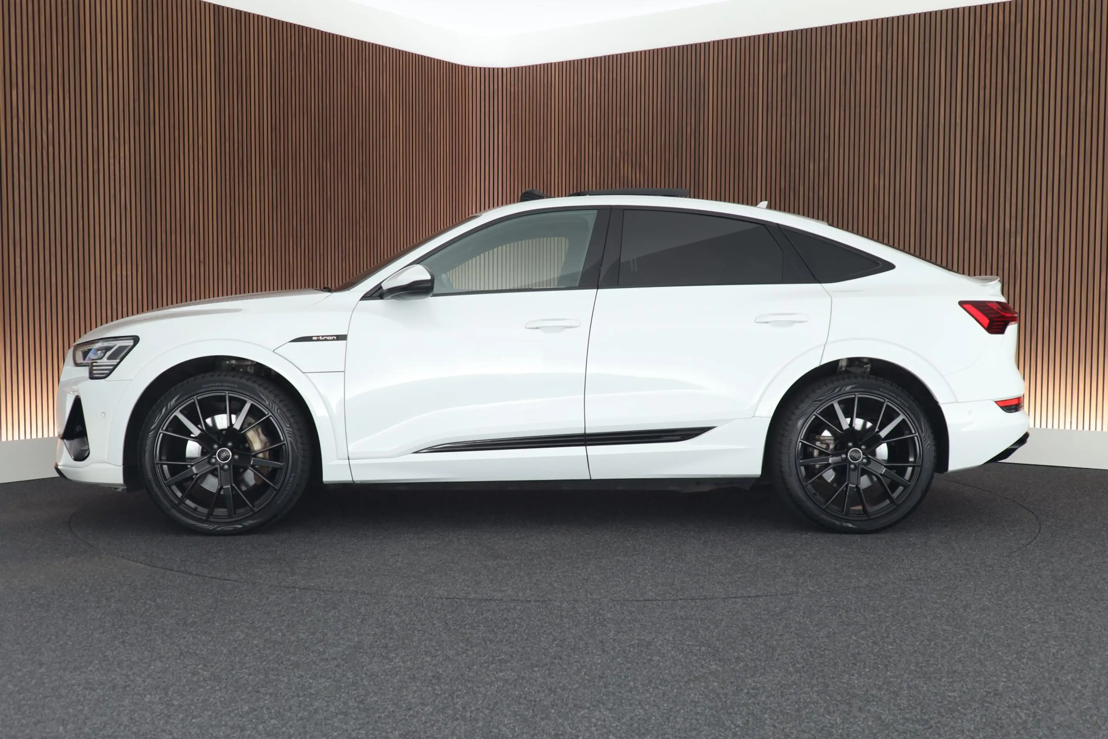 Audi e-tron Sportback 50 313pk quattro S edition 71 kWh SOH 98 — photo 8