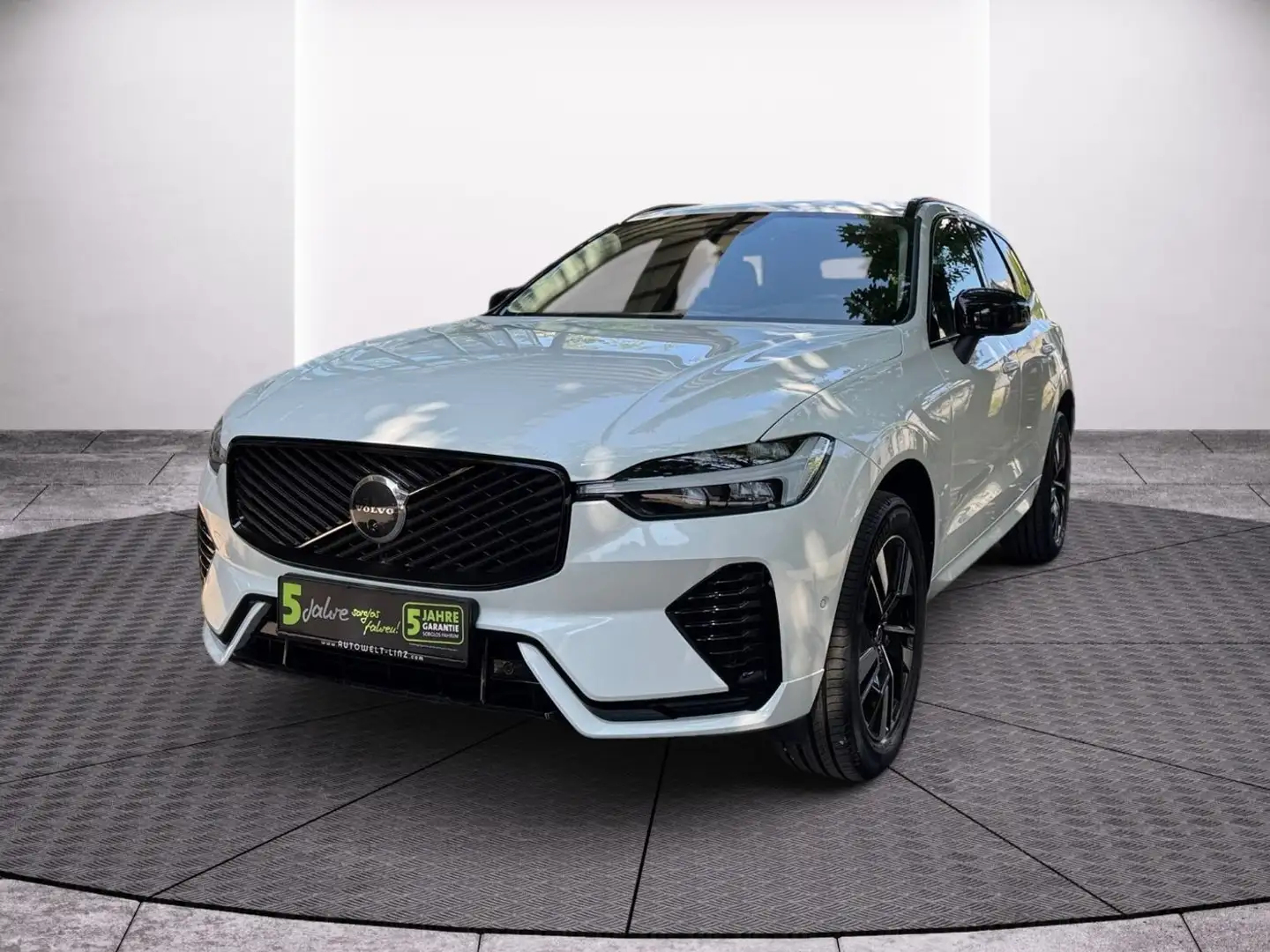 Volvo XC60 B5 Mild Hyb. Plus Dark ACC+LED+Navi+SHZ+360 Weiß - 2