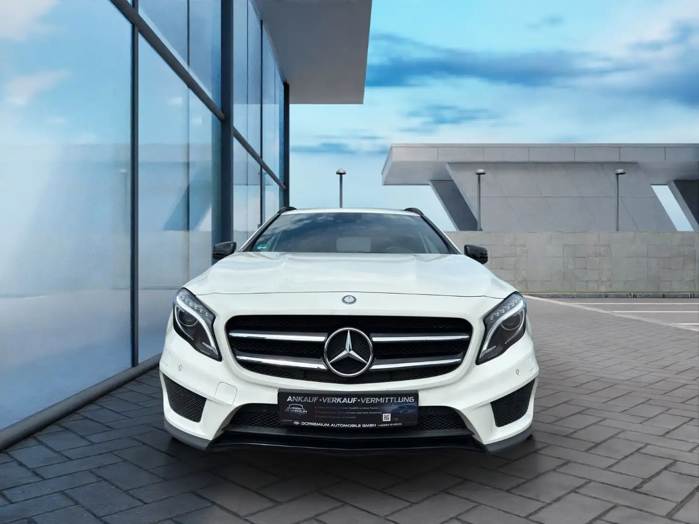 Mercedes-Benz GLA 200 GLA AMG+ Night Palet, LED,Leder,Navi Weiß - 2