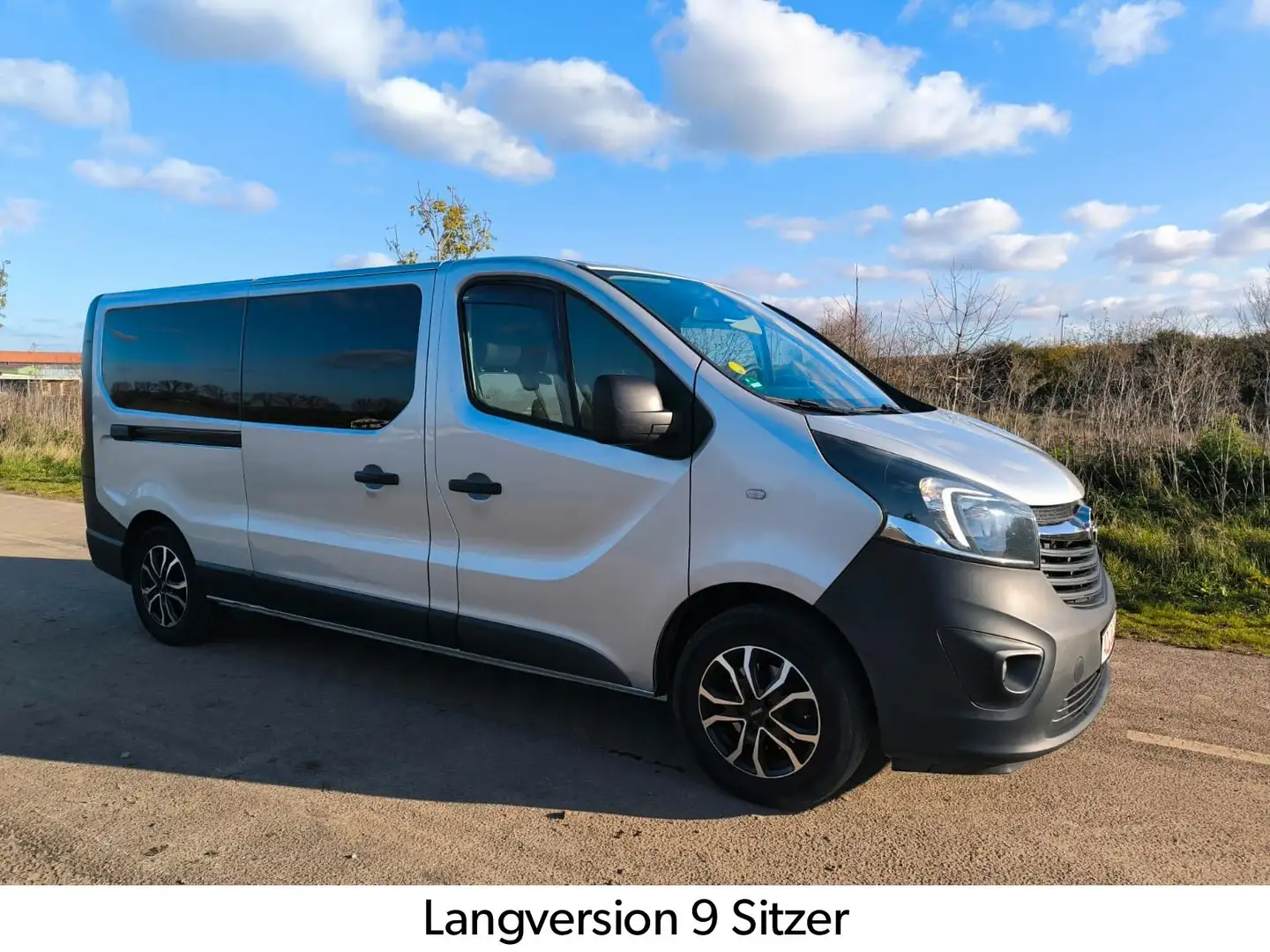 Opel Vivaro Diesel Langversion 9 Sitzer AHK Navi PDC Grau - 1