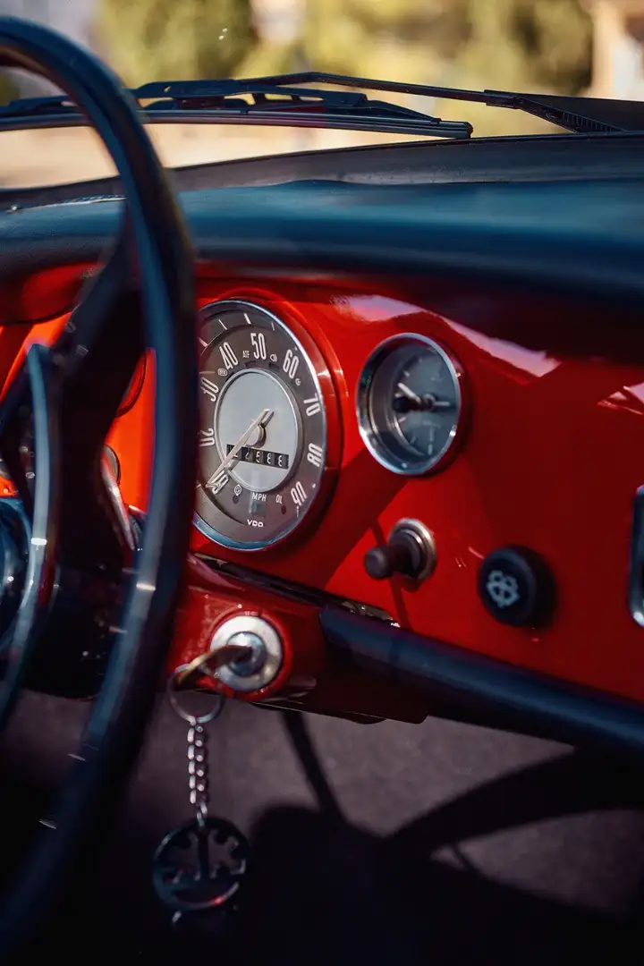 Volkswagen Karmann Ghia Cabrio, Automatic Stickshift Rojo - 2