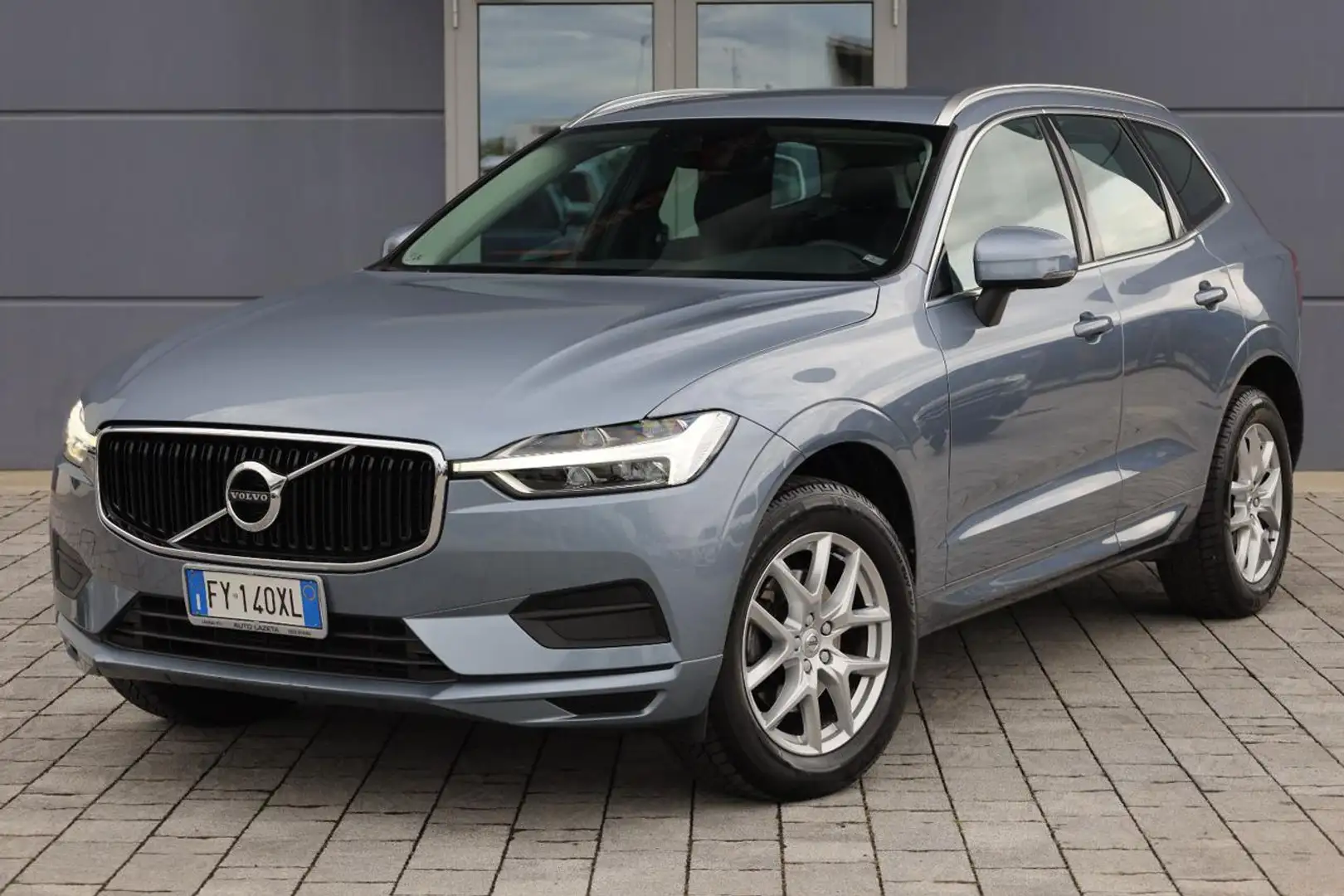 Volvo XC60 D4 Geartronic Business Plus Gris - 2