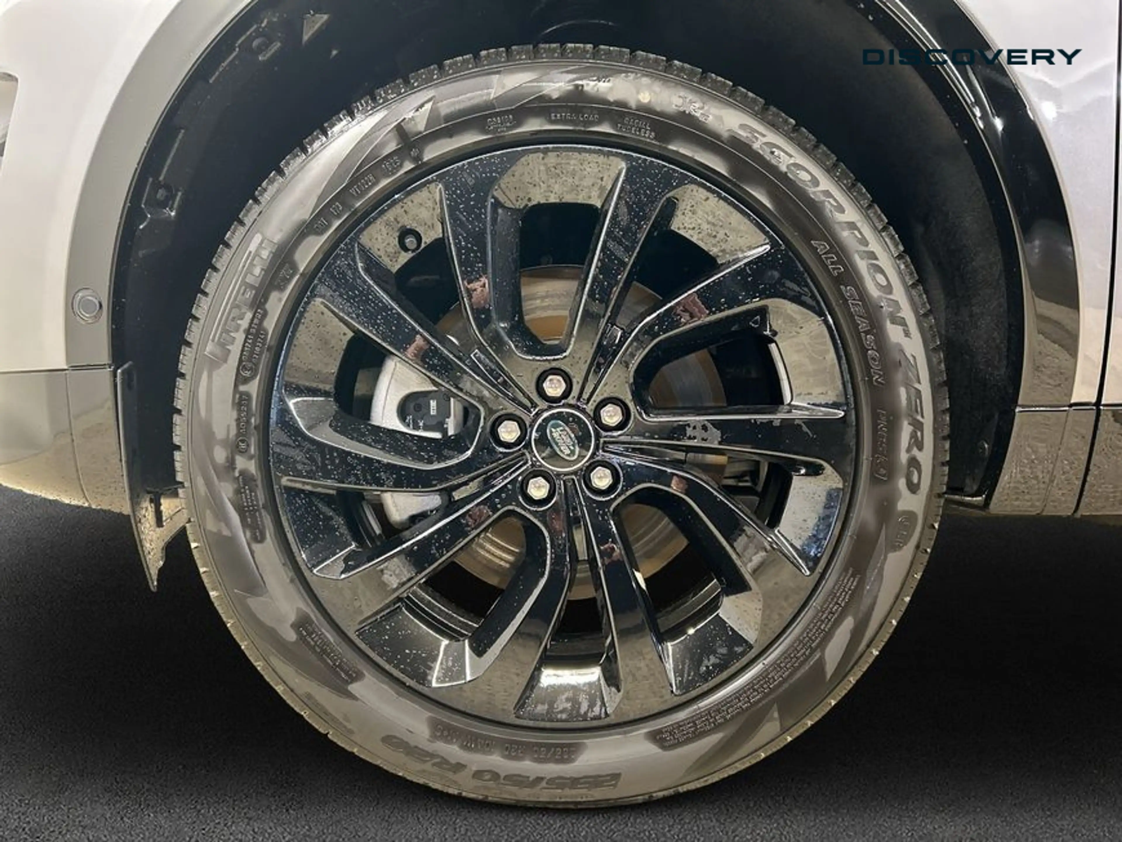 Land Rover Discovery Sport P270e Dynamic SE — photo 9