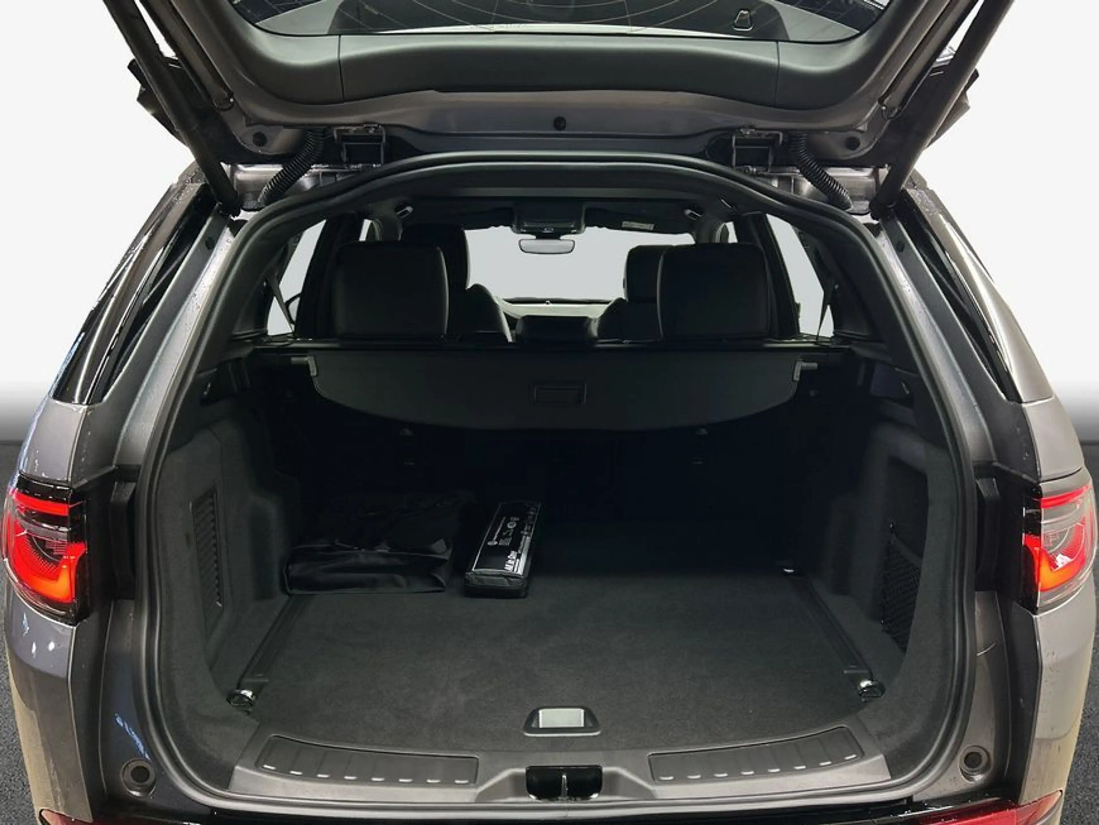 Land Rover Discovery Sport P270e Dynamic SE — photo 11