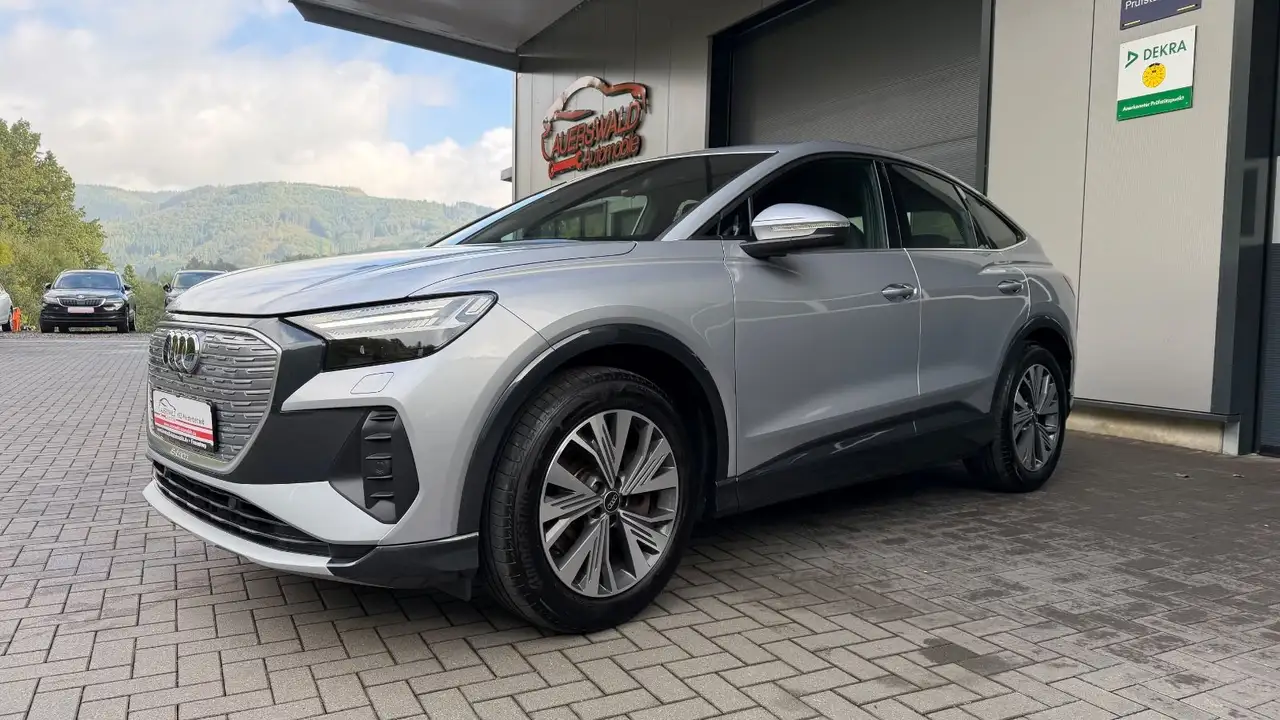 2022 Audi Q4 e-tron Sportback 50 e-tron quattro *LED, photograph 3