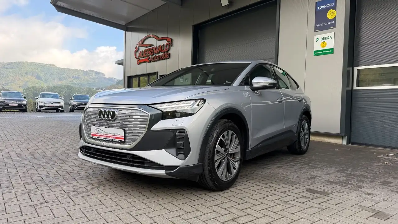 2022 Audi Q4 e-tron Sportback 50 e-tron quattro *LED, photograph 1