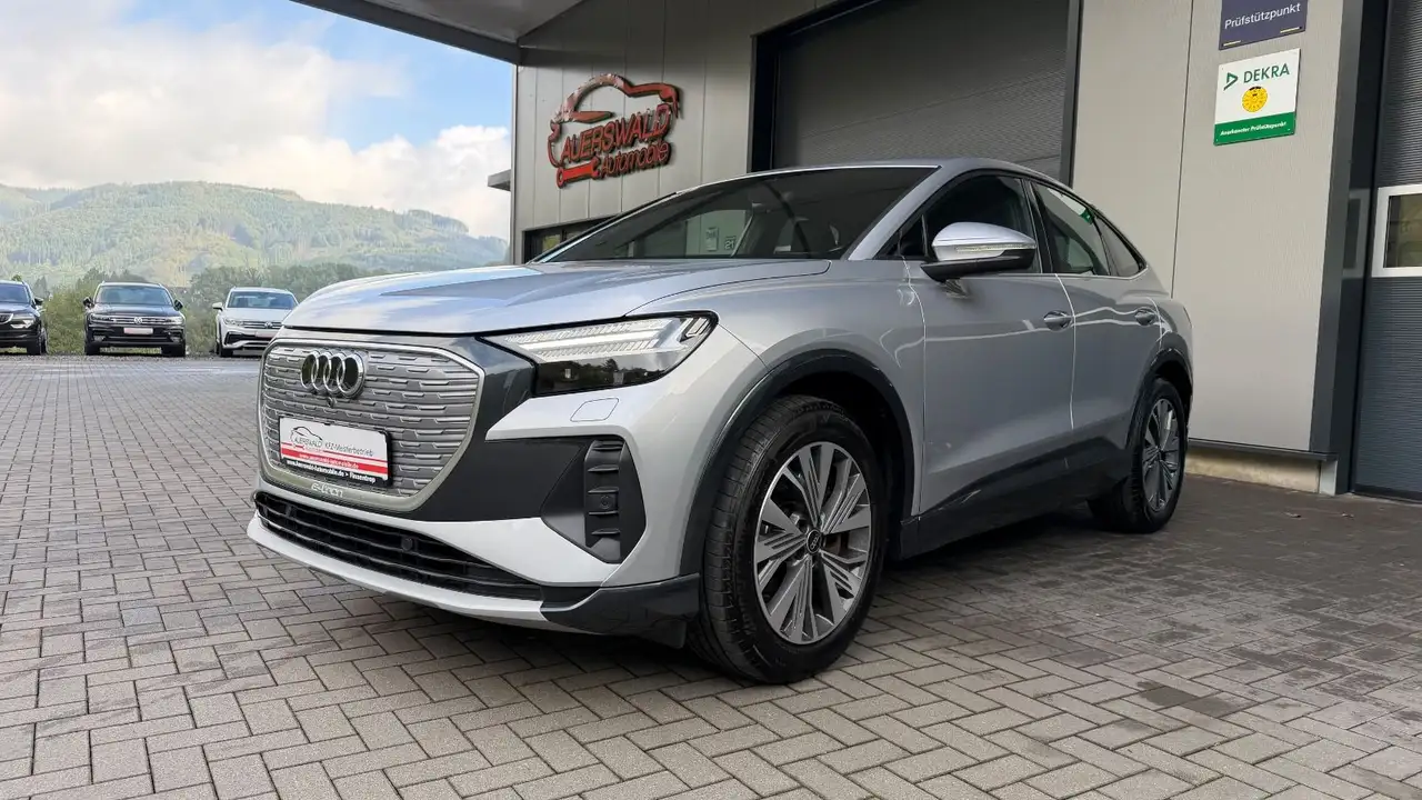 2022 Audi Q4 e-tron Sportback 50 e-tron quattro *LED, photograph 2