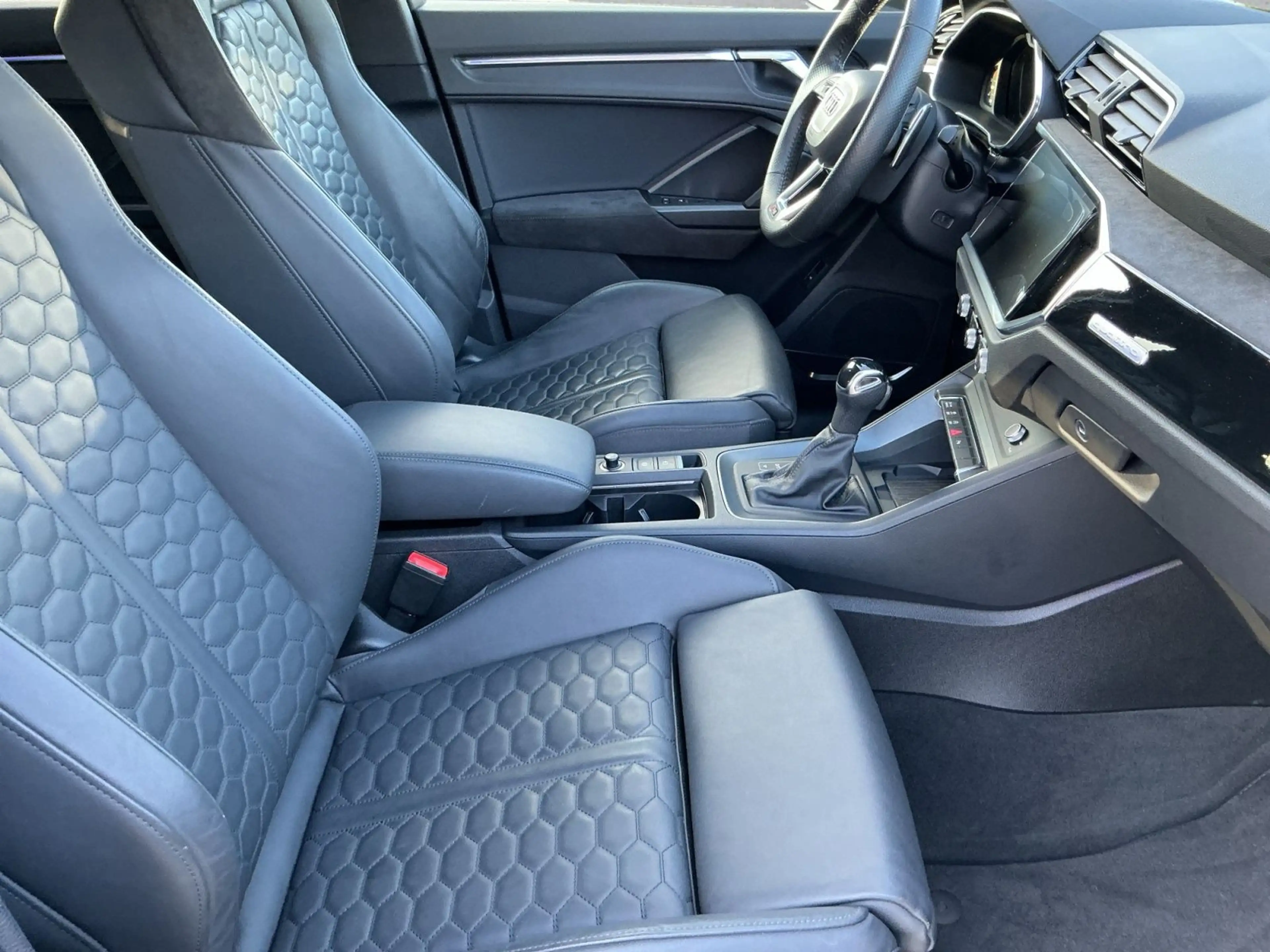 Audi RS Q3 2.5 TFSI QU MATRIX+NAV+ACC+RFK+SHZ+LM 21" — photo 13
