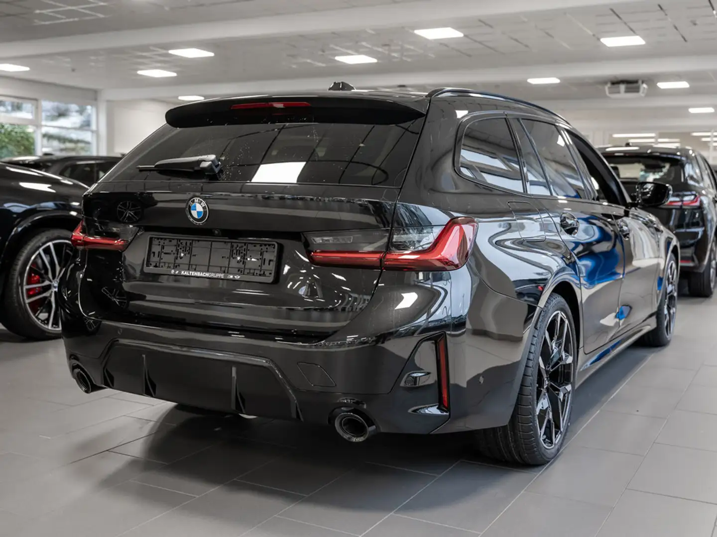 BMW 320 d Touring M-Sport Pro FACEL. 360° LED HUD Schwarz - 2