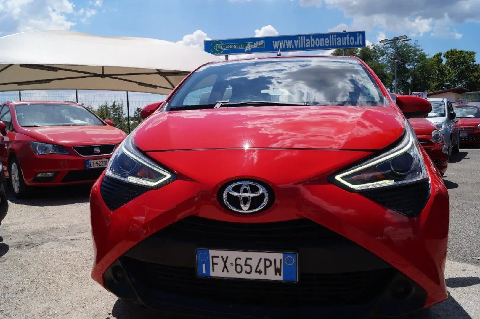 Toyota Aygo 1.0 VVT-i 72 CV 5 porte x-play Rood - 1