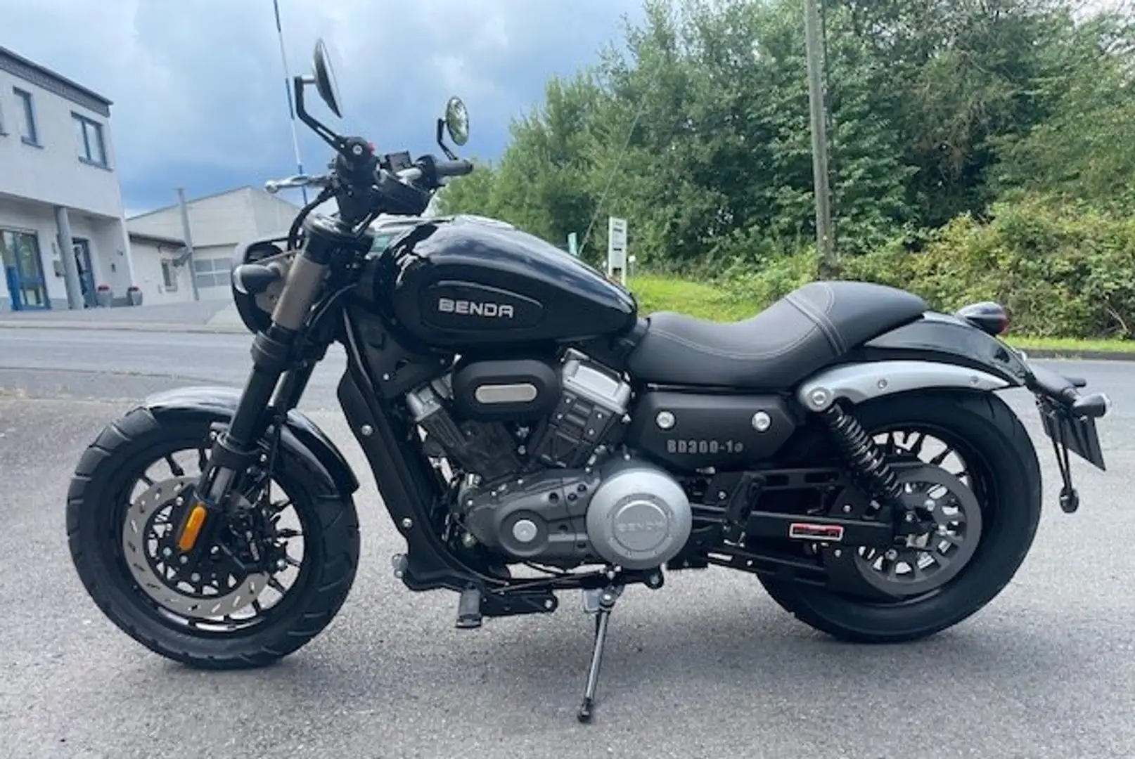 Benda Chinchilla 300 EURO 5+ Model - ABS - Aktionspreis Negro - 1