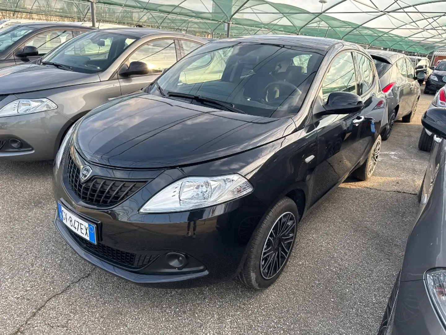 Lancia Ypsilon 1.0 FireFly Hybrid Oro Noir - 1