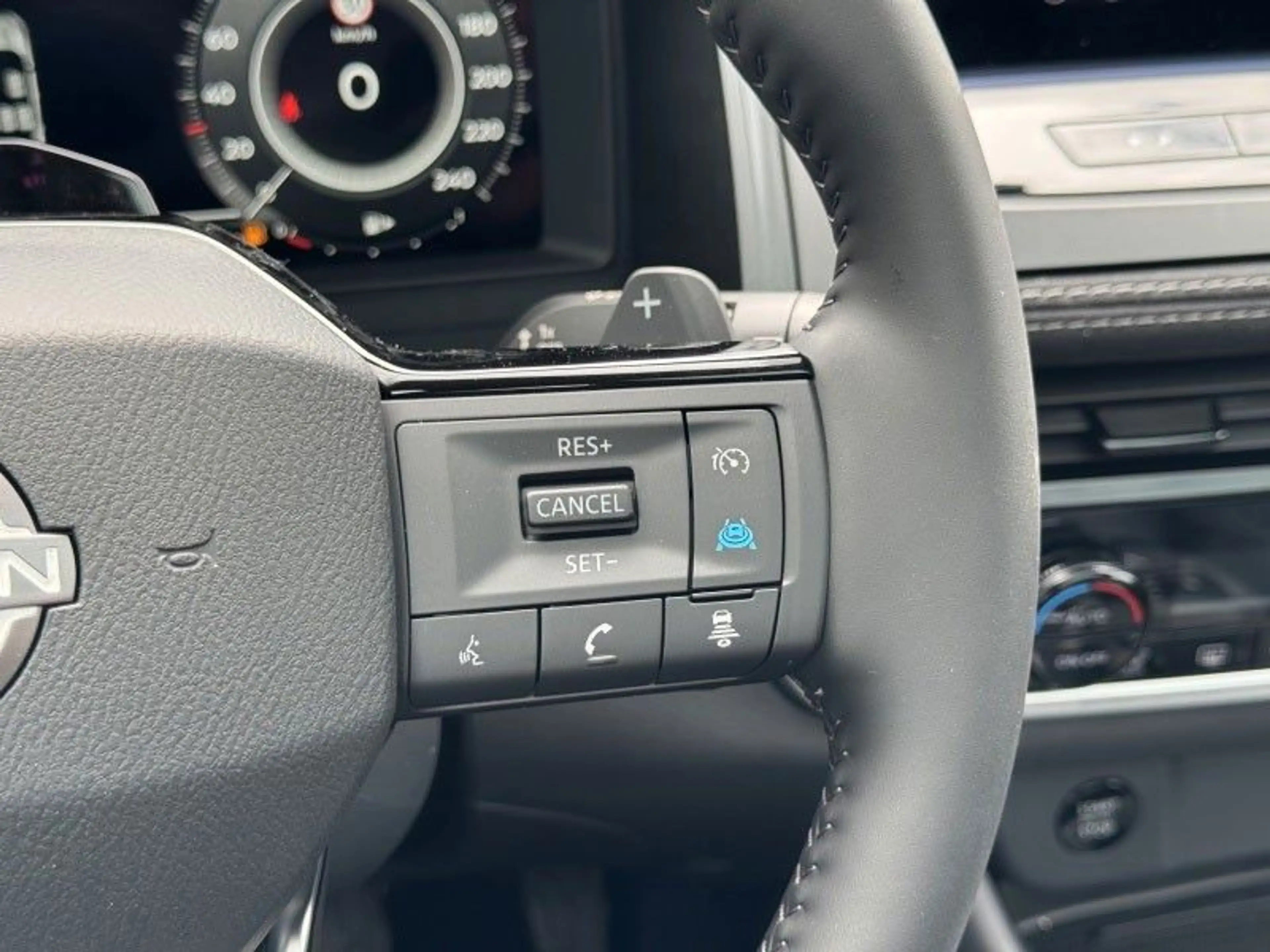 Nissan Qashqai Tekna Premium /PANO/HUD/BOSE/20"/360° — photo 12