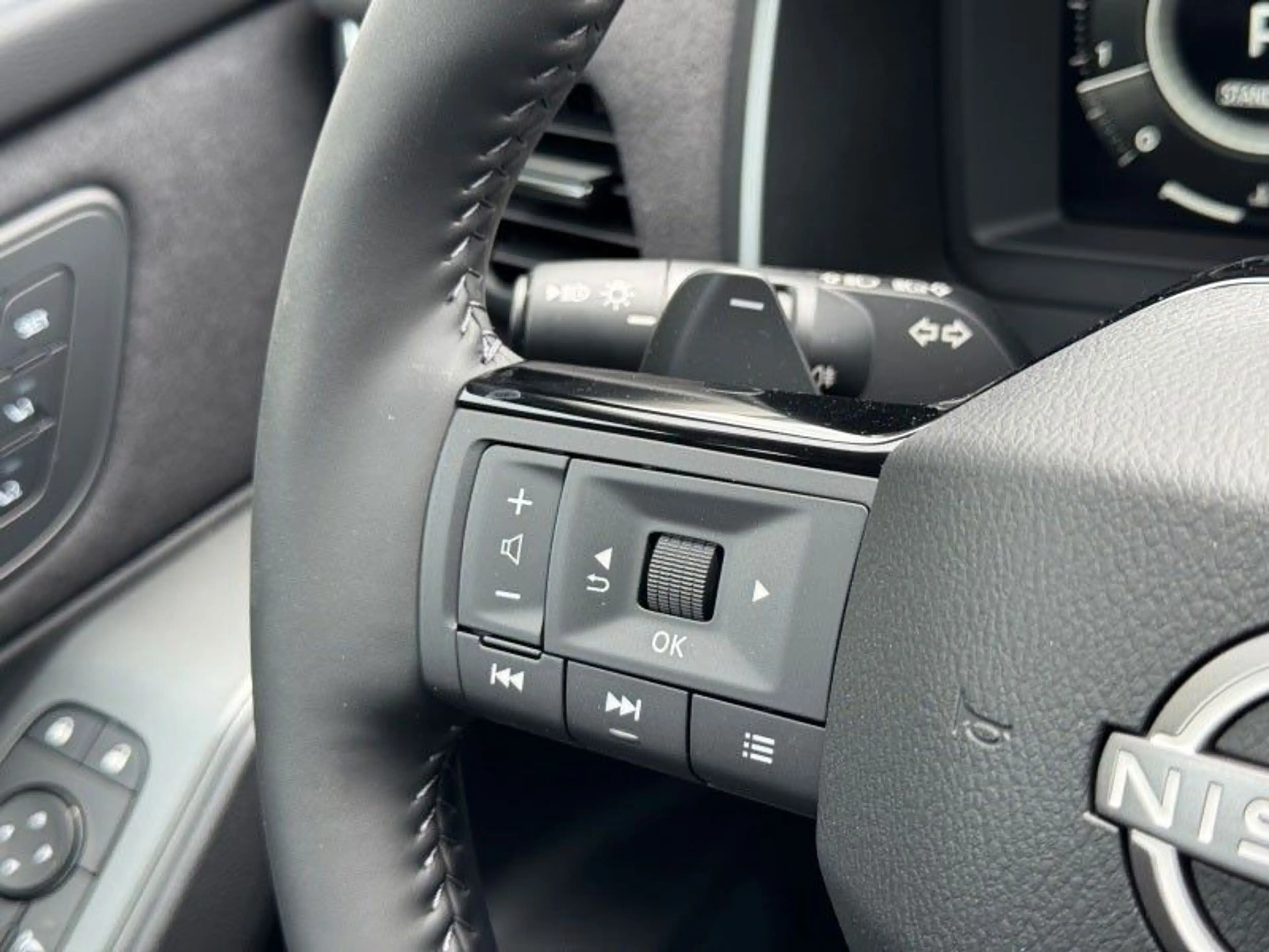 Nissan Qashqai Tekna Premium /PANO/HUD/BOSE/20"/360° — photo 11