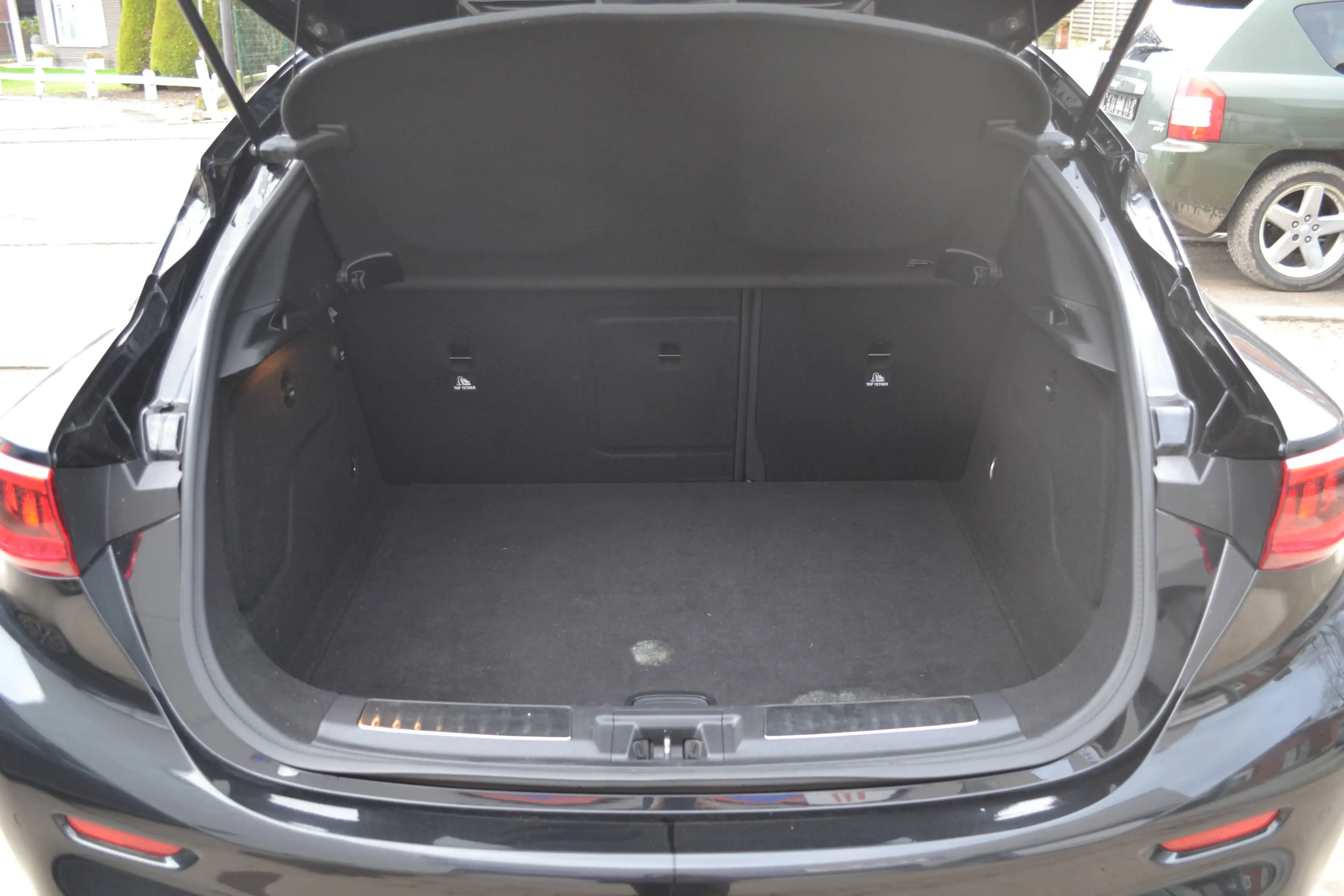 Infiniti Q30 ALCANTARA/LED/SURROUND CAMRA — photo 22