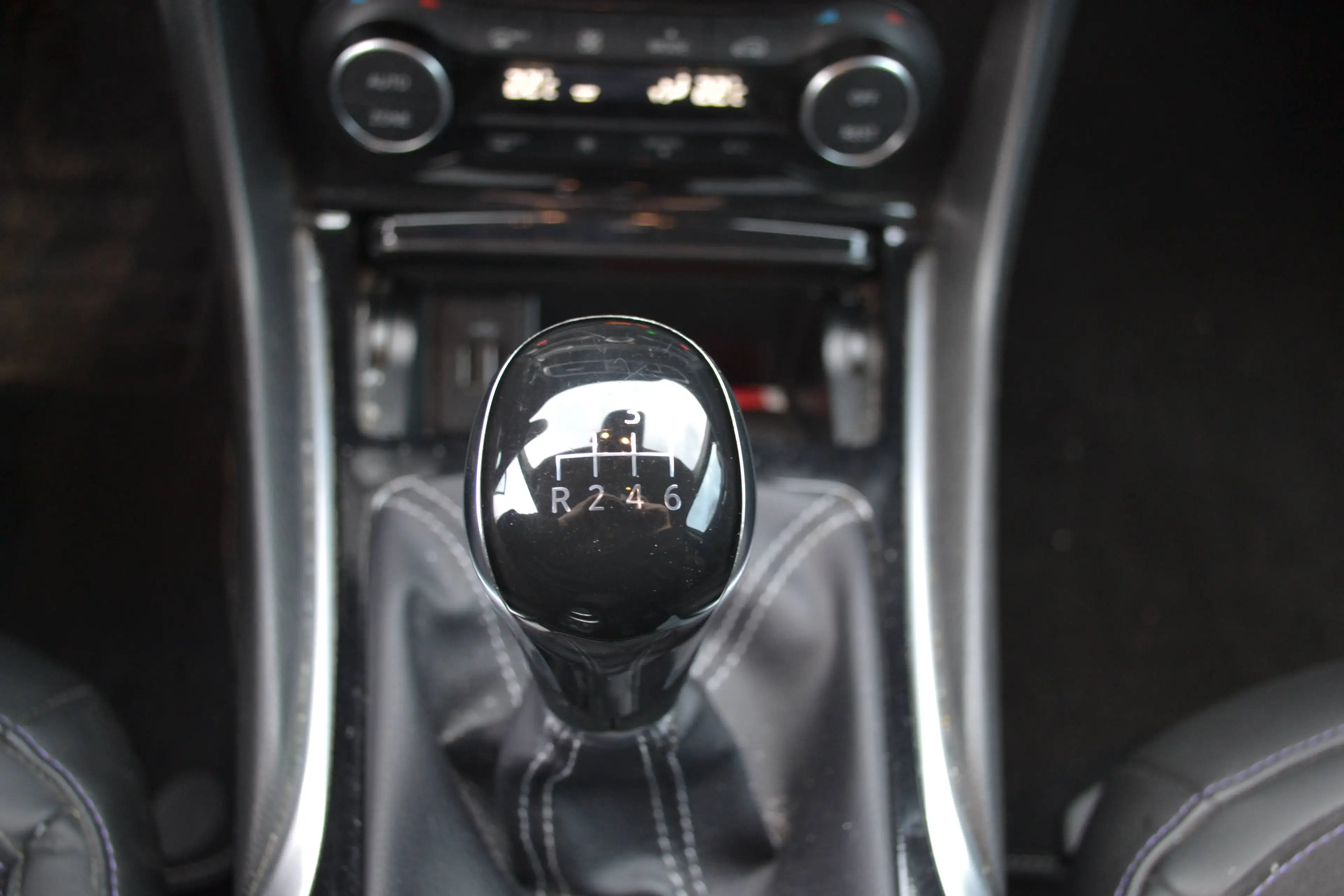 Infiniti Q30 ALCANTARA/LED/SURROUND CAMRA — photo 16