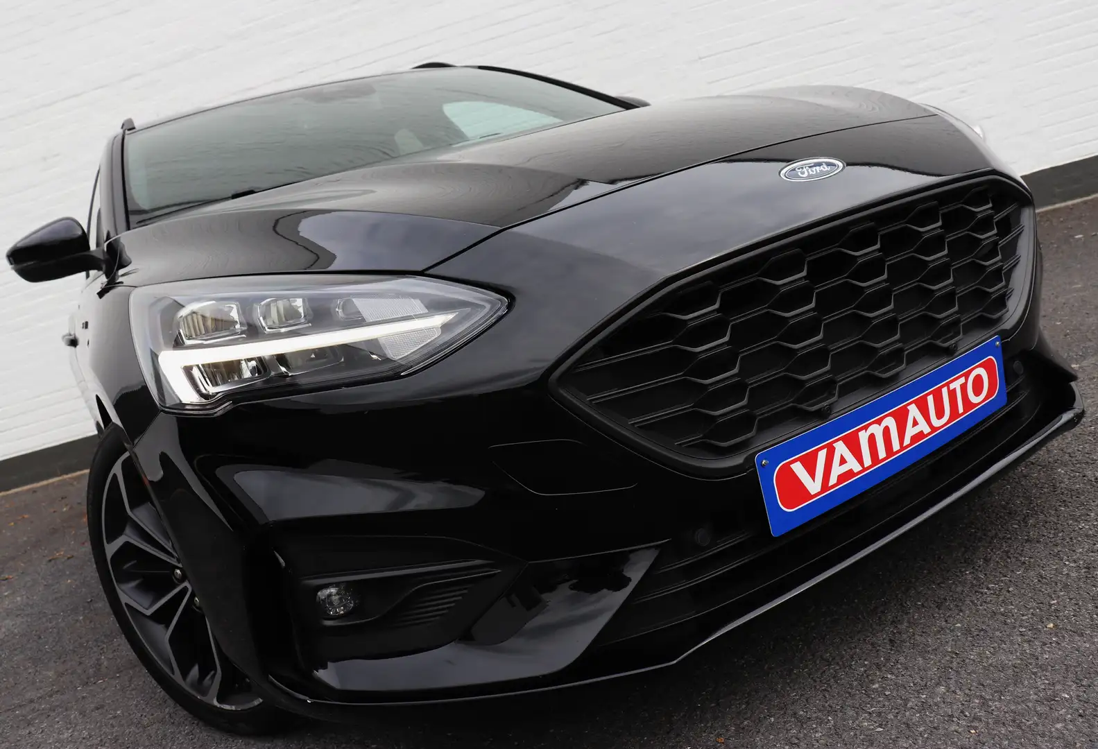 Ford Focus Turnier 1.5 EcoBoost ST-LINE - Keyless/Navi/Cam/18 Zwart - 1